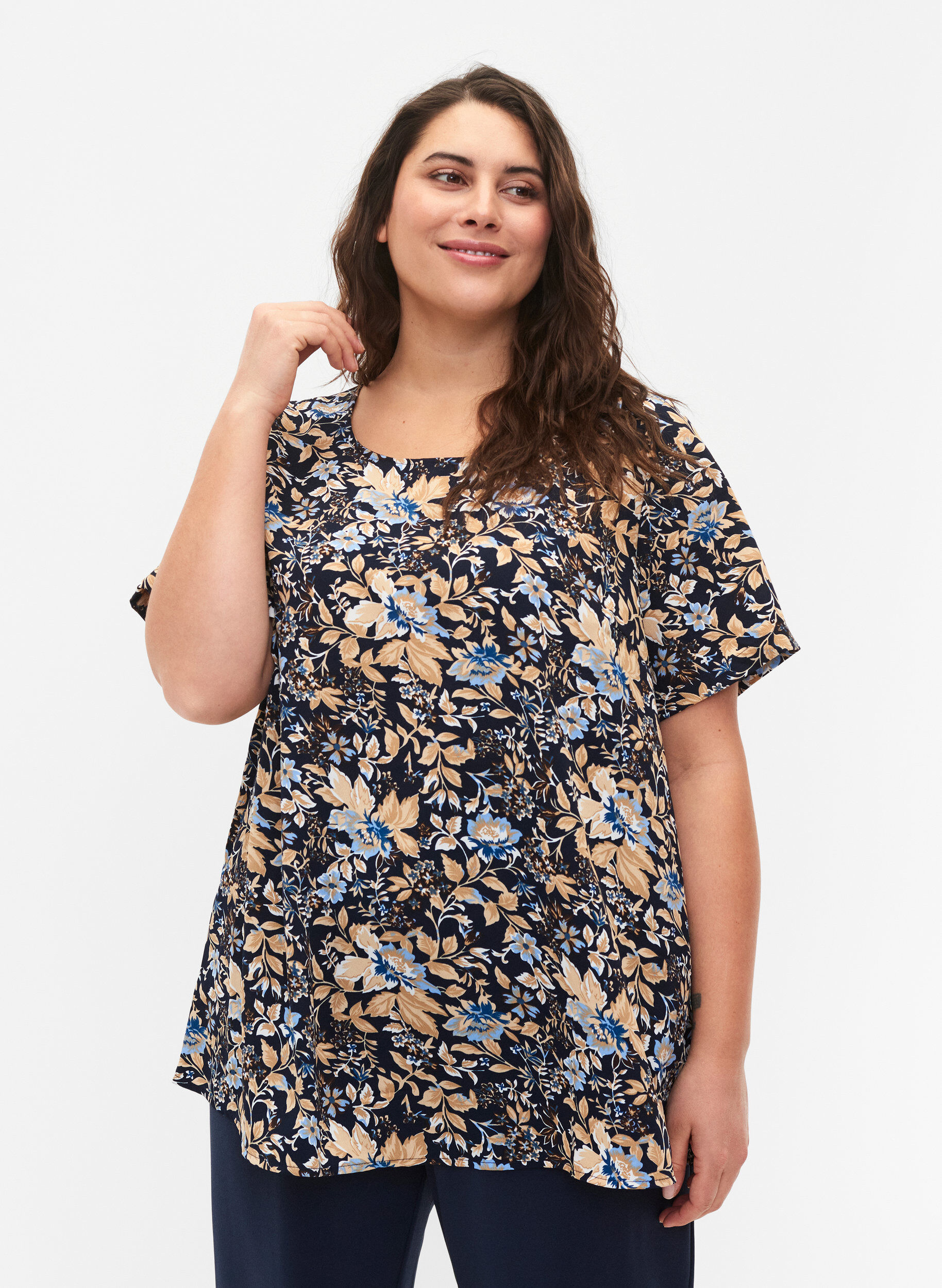 Zizzi FLASH - Bluse med korte &aelig;rmer og print, Brown Blue Flower, Model image number 0