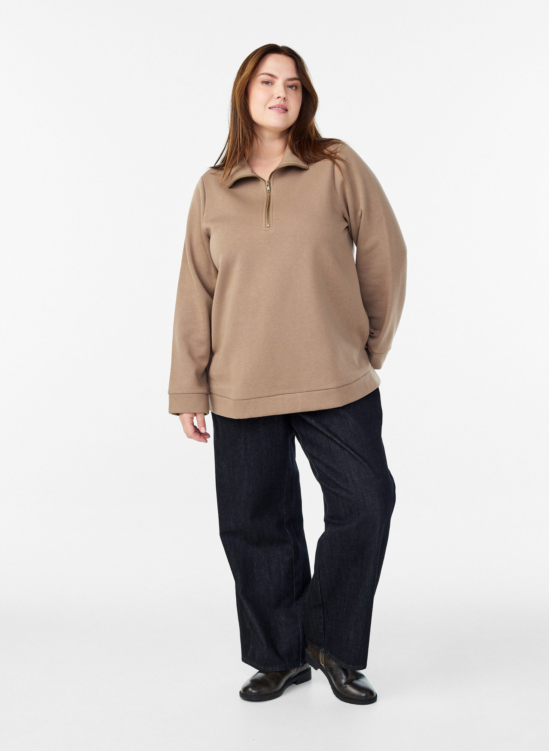 Zizzi Sweatshirt med h&oslash;j hals og lynl&aring;slukning, Brun, Model image number 1