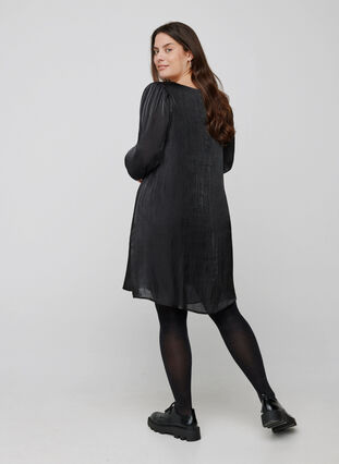 Kjole med shine og lange pufærmer, Black, Model image number 1