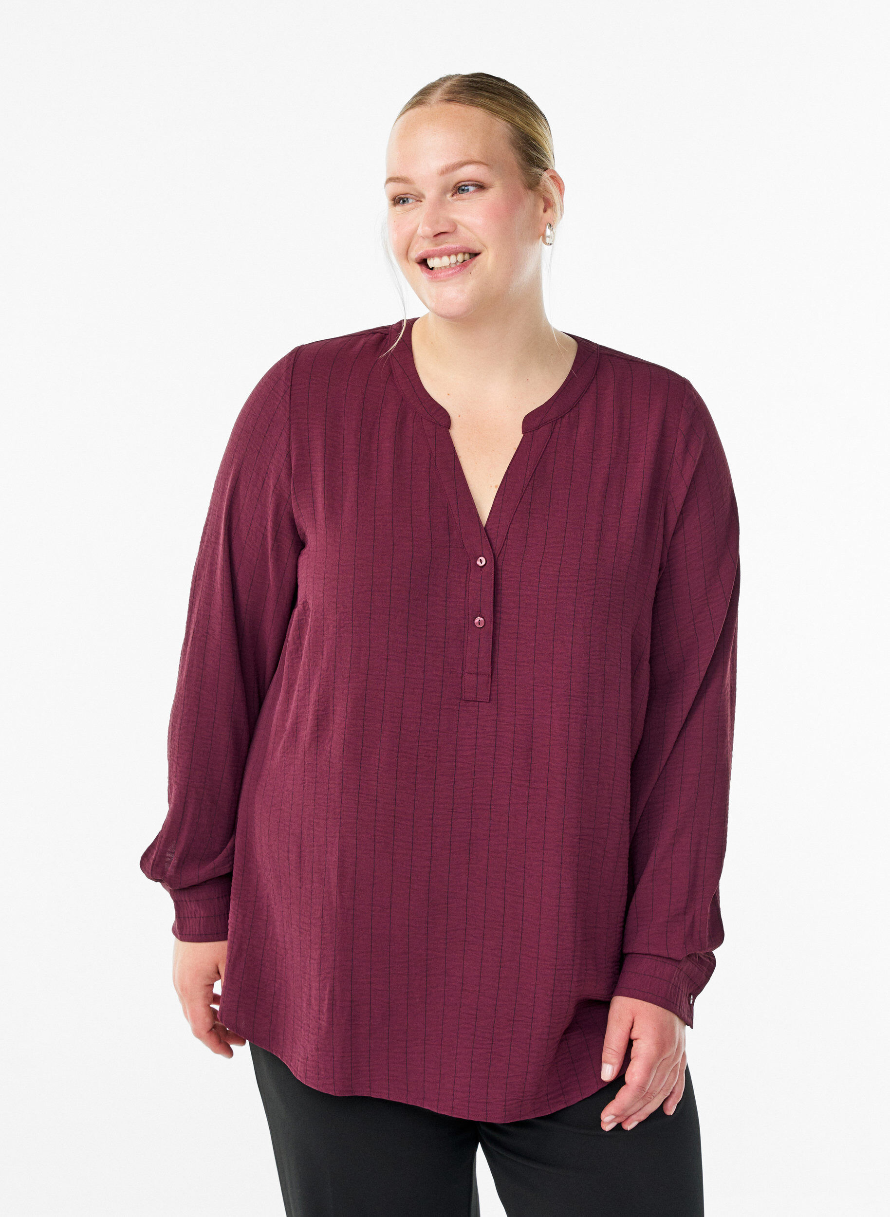 Zizzi N&aring;lestribet skjortebluse, R&oslash;d, Model image number 0