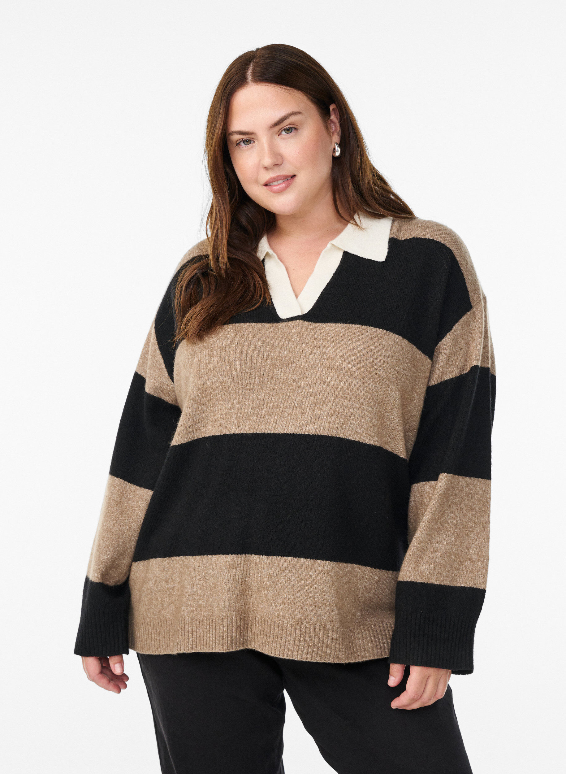 Strikbluse med krave og V-udsk&aelig;ring, Sort, Model