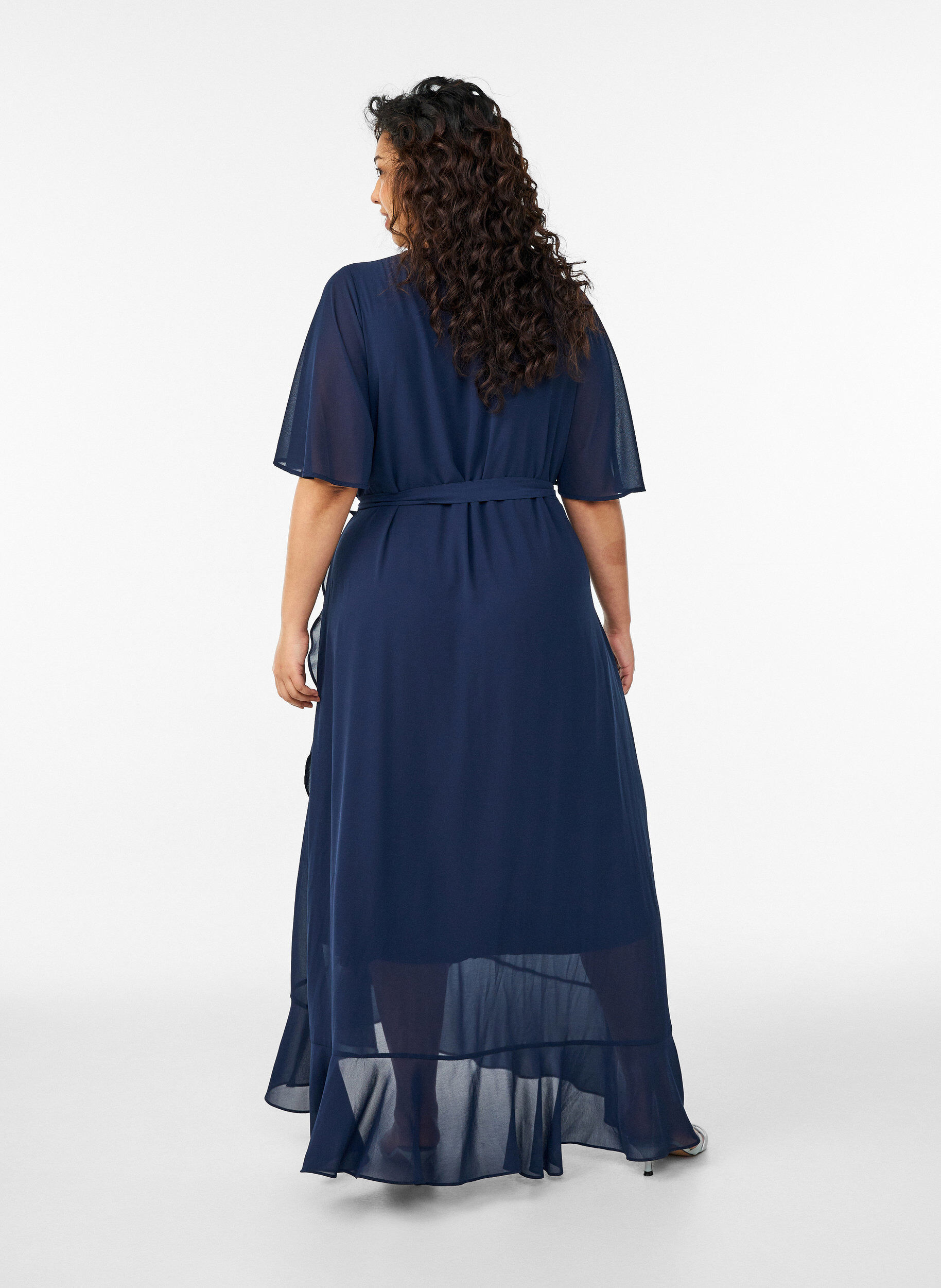 ZizziMaxikjole i chiffon med V-udsk&aelig;ring og fl&aelig;sekant, Bl&aring;, Model image number 1