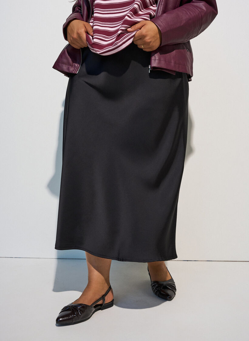 Satin midi-nederdel, Sort, Model image number 3