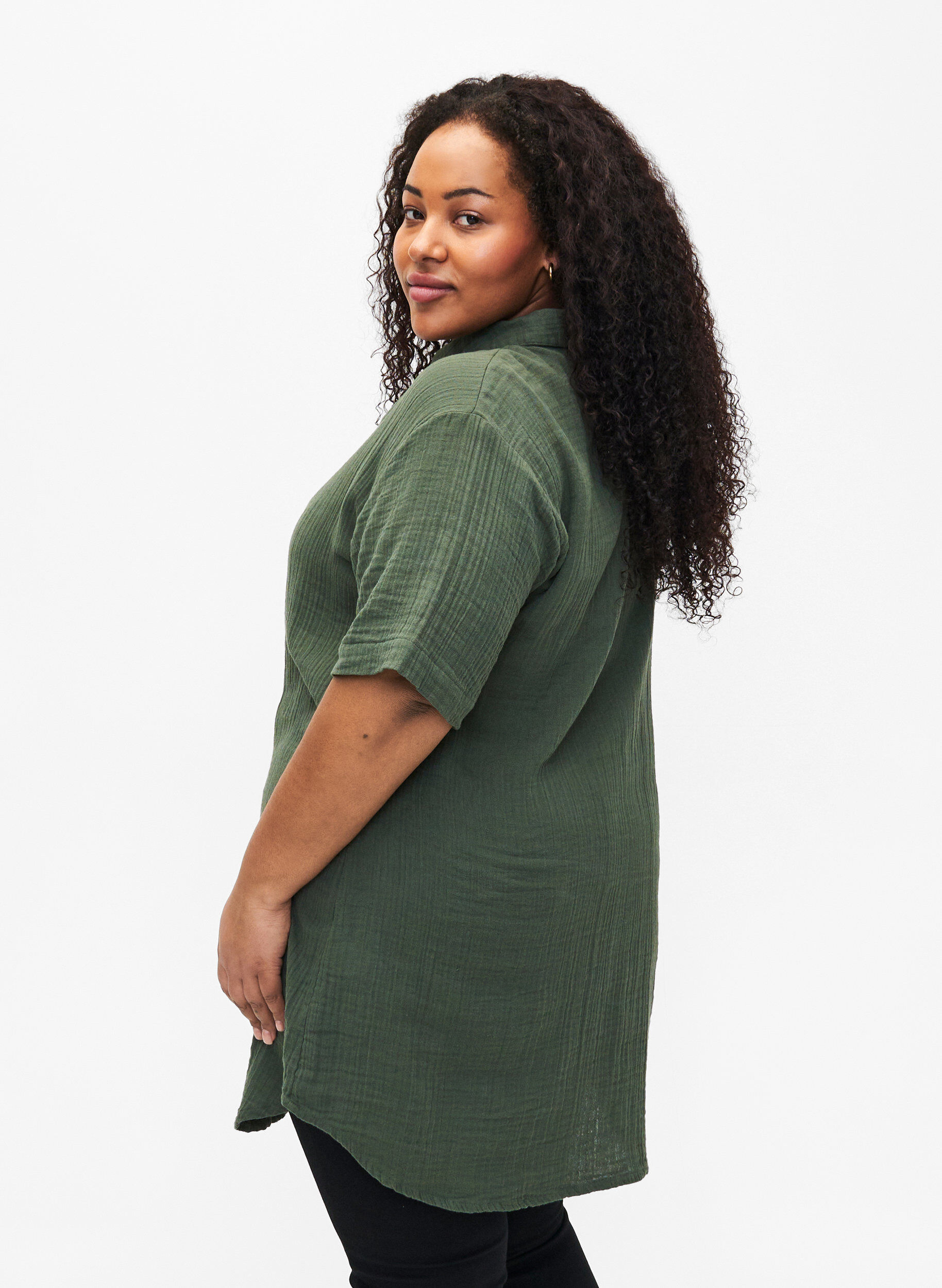 Zizzi Kort&aelig;rmet skjorte med knapper, Thyme, Model image number 1