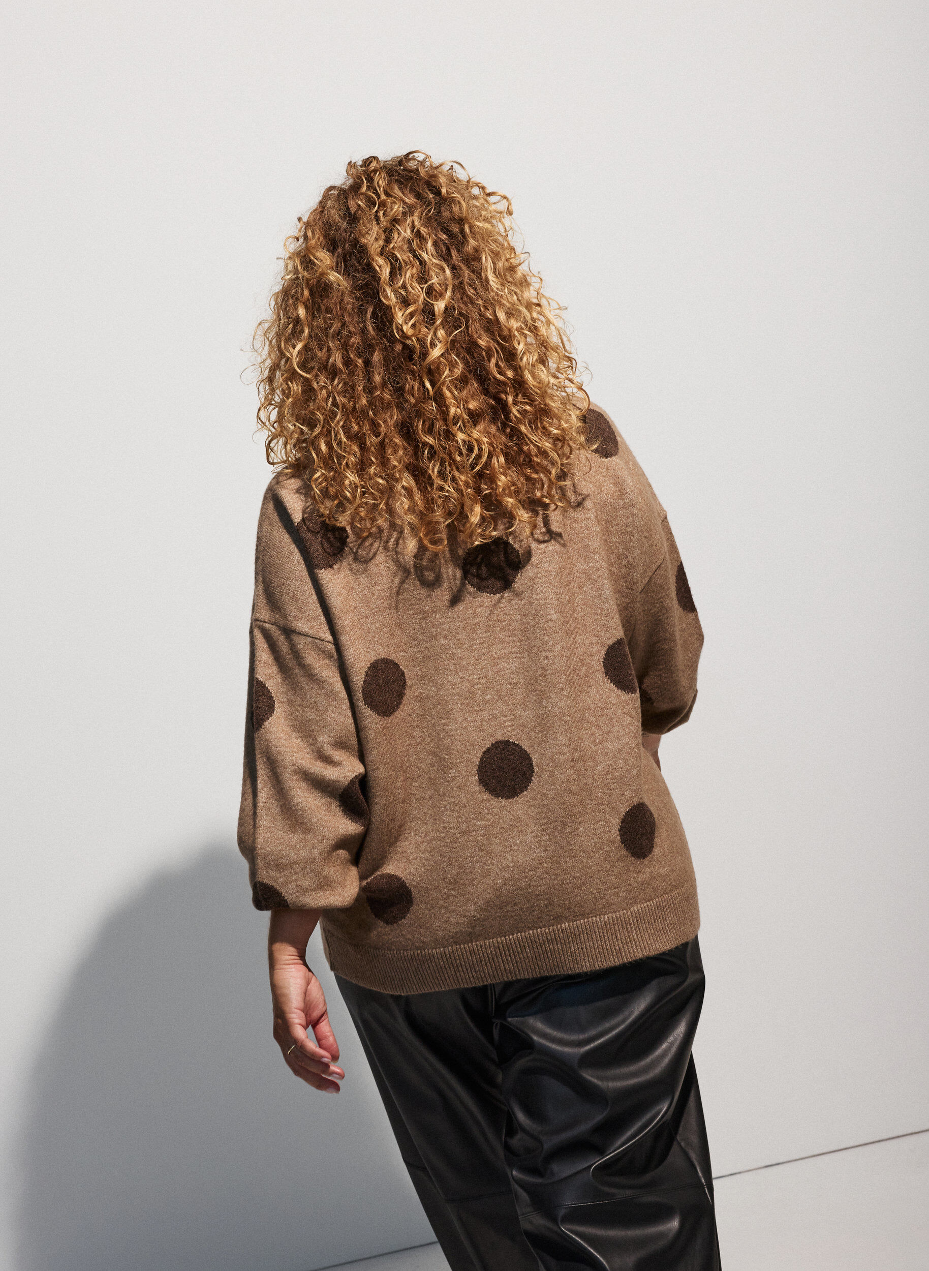 ZizziStrikbluse med prikket m&oslash;nster, Brun, Model image number 3