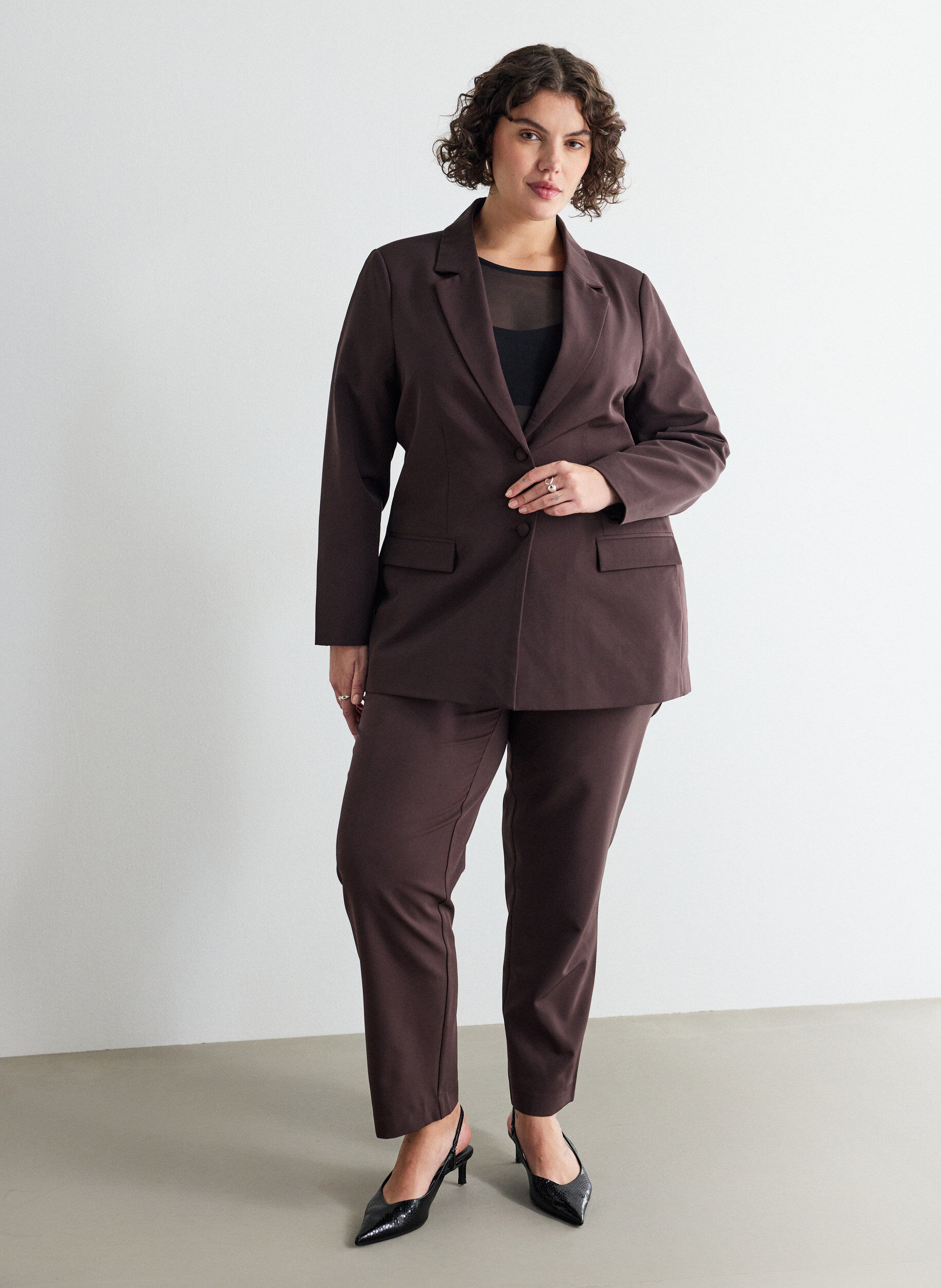 ZizziKlassisk blazer med knaplukning, Brun, Model image number 1