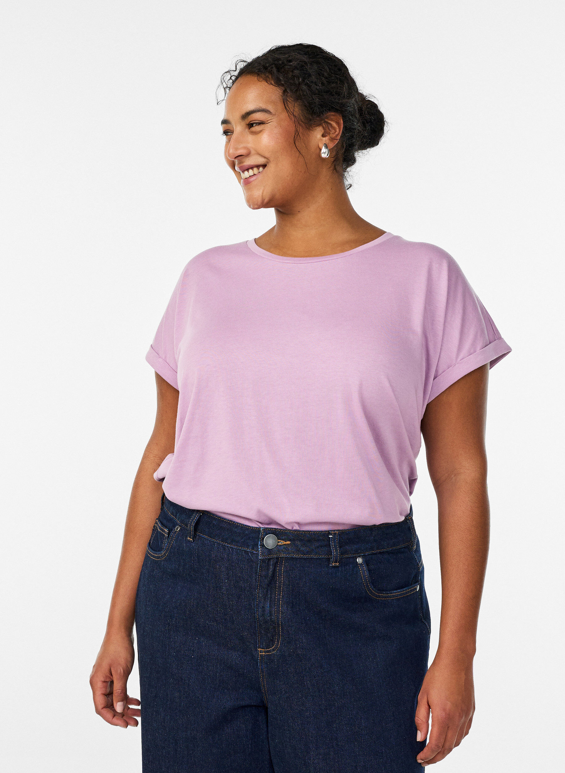 Kort&aelig;rmet t-shirt i bomuldsblanding, Lilla, Model