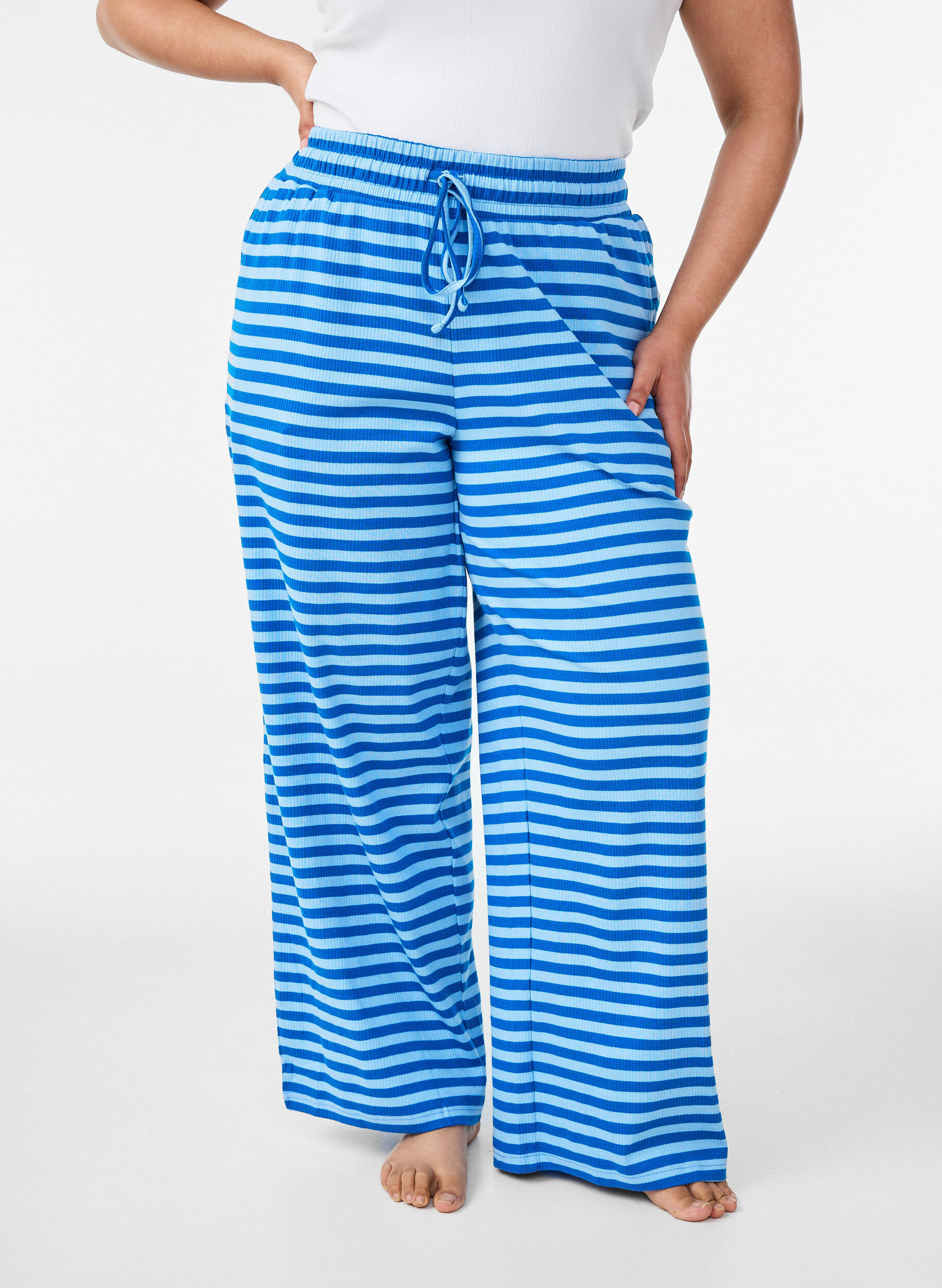 ZizziStribede natbukser med h&oslash;j talje og brede ben, Bl&aring;, Model image number 2
