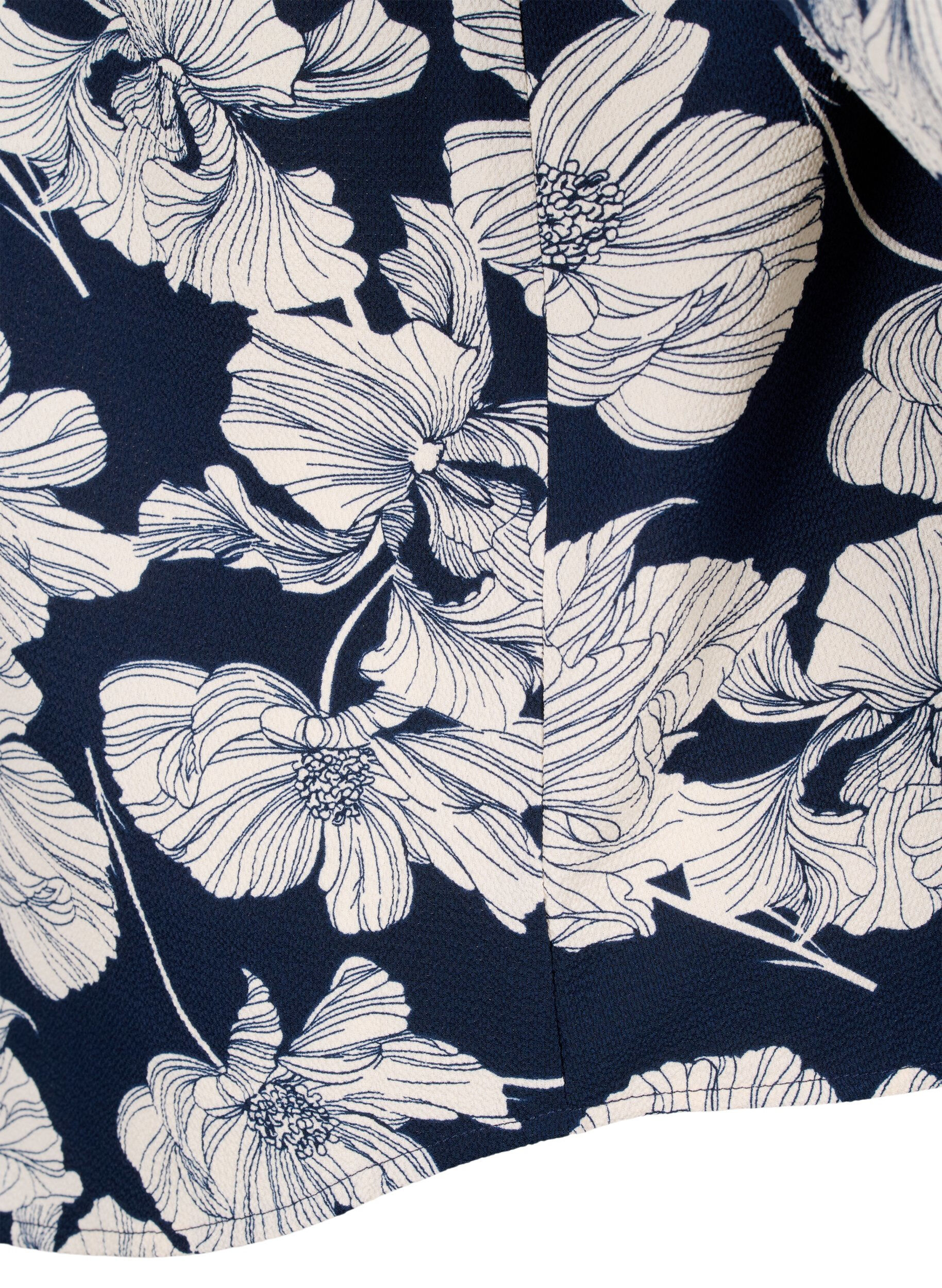 Zizzi Skjortebluse med v-hals og print, Navy B. Flower AOP, Packshot image number 3