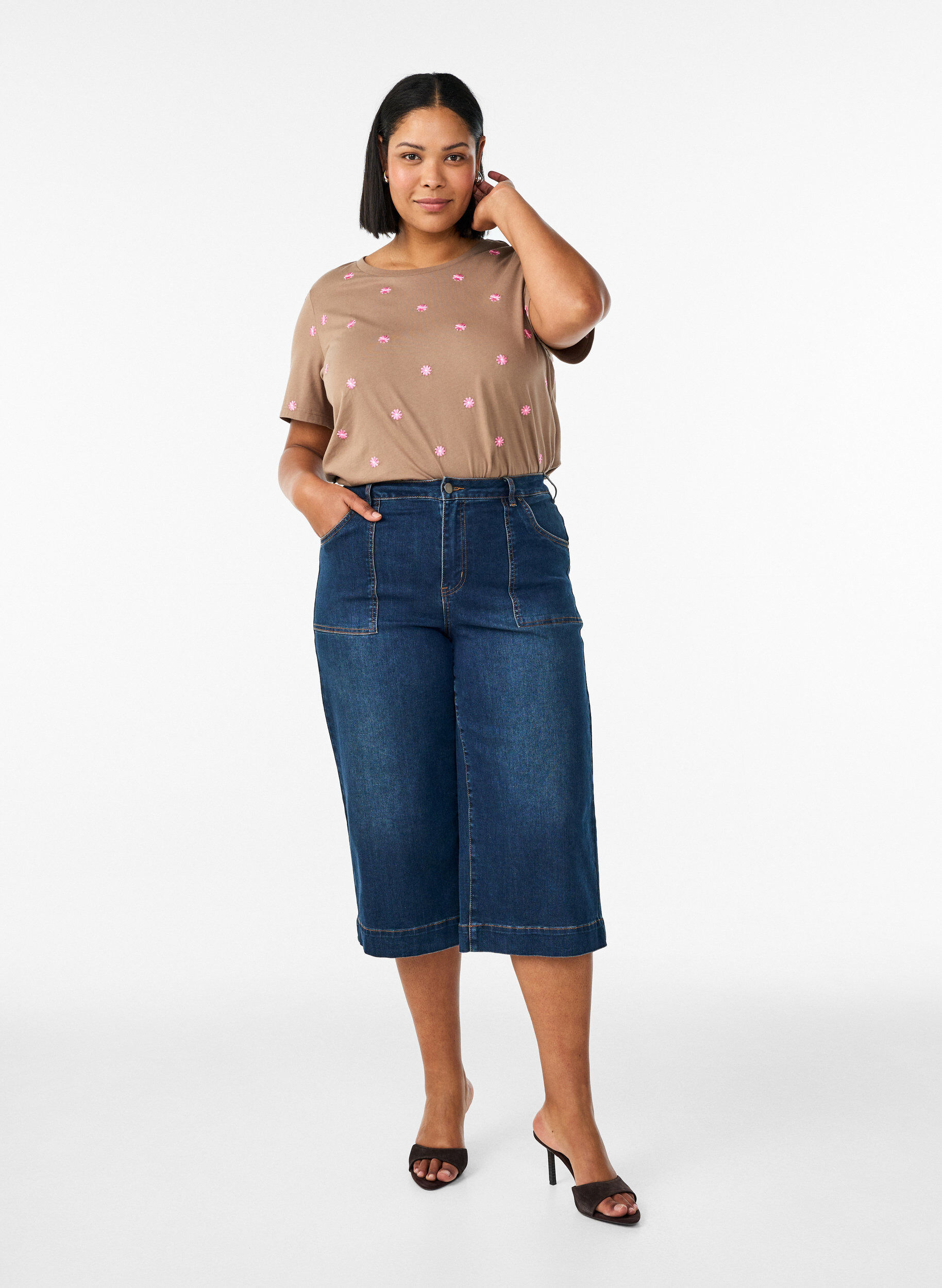 ZizziT-shirt i &oslash;kologisk bomuld med broderede motiver, Brun, Model image number 1