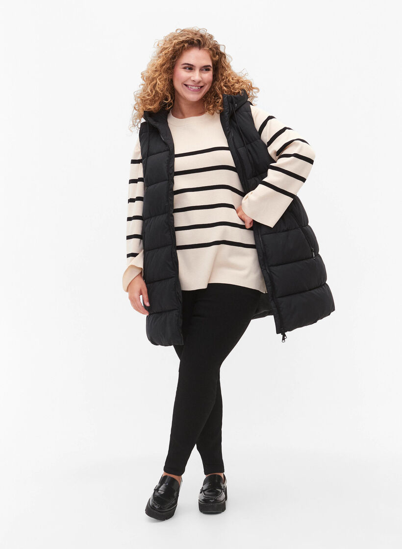 Lang vest med h&aelig;tte og lommer, Sort, Model image number 1