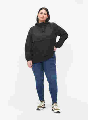 Anorak med hætte og lomme, Black, Model image number 1