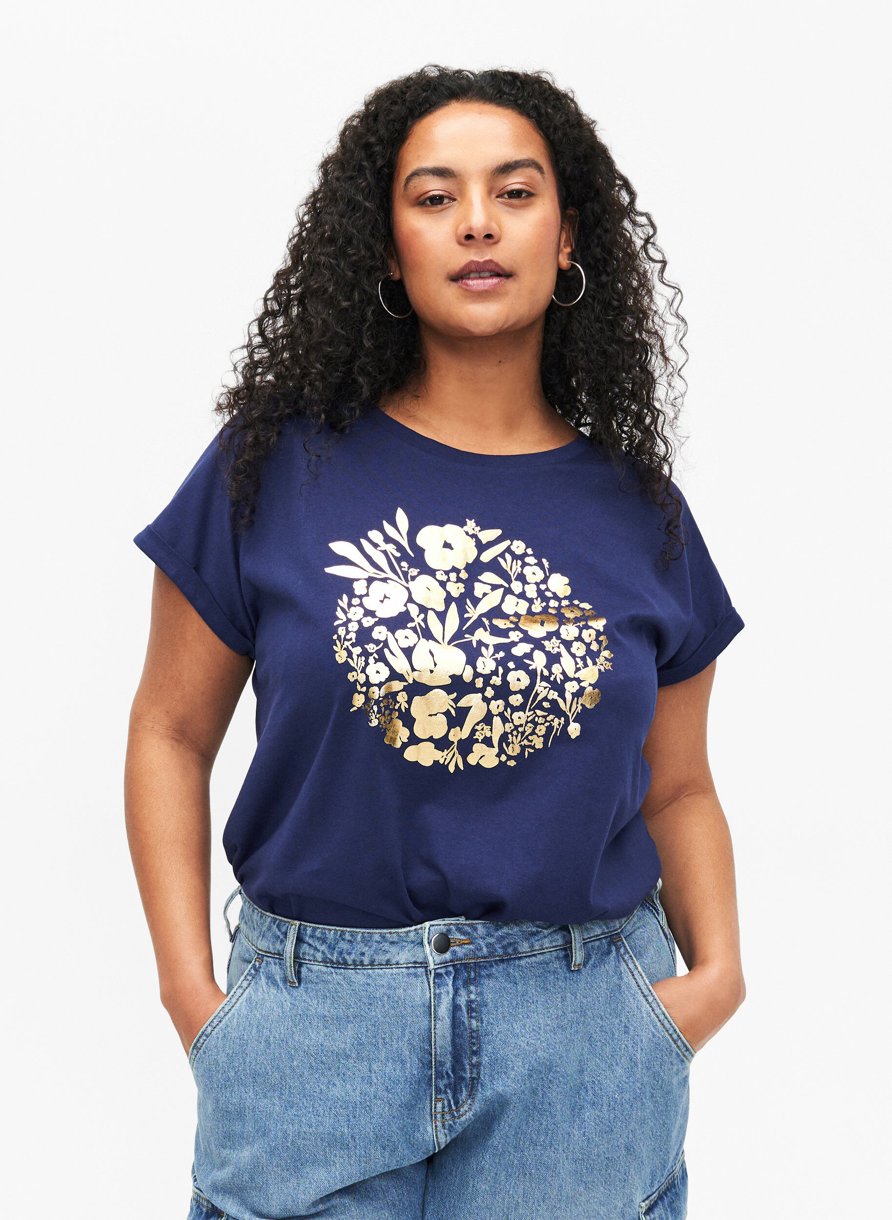 Zizzi T-shirt i &oslash;kologisk bomuld med guldtryk, Med.Blue Gold Flower, Model image number 0