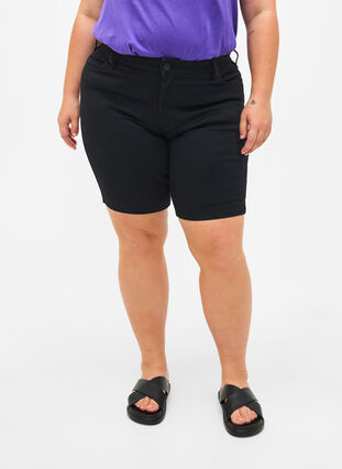 Slim fit Emily shorts med normal talje, Black solid, Model image number 2