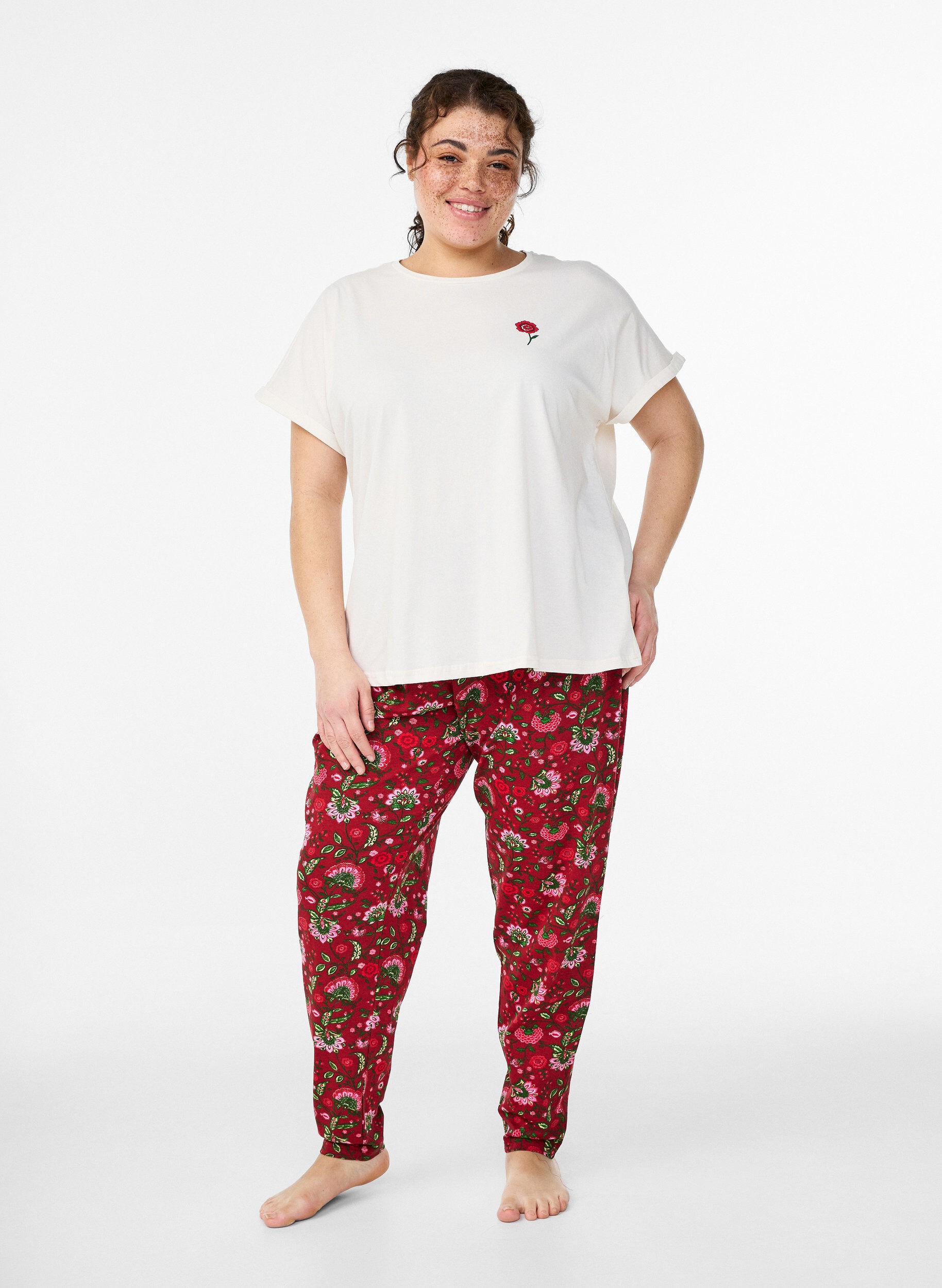 Zizzi L&oslash;s nat-T-shirt i bomuld med printdetalje, Vanilla, Model image number 1