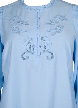 Bluse med flæser og broderi anglaise, Chambray Blue, Packshot image number 2