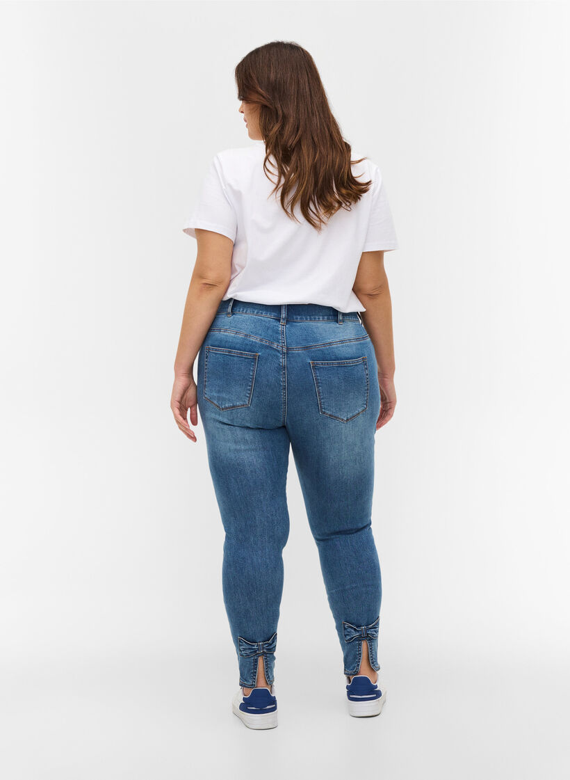 Cropped Amy jeans med høj talje og sløjfe, Blue denim, Model image number 1
