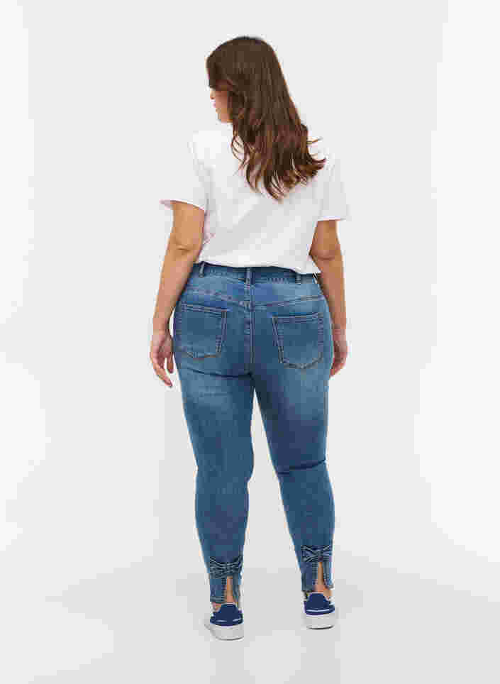 Cropped Amy jeans med høj talje og sløjfe, Blue denim, Model image number 1