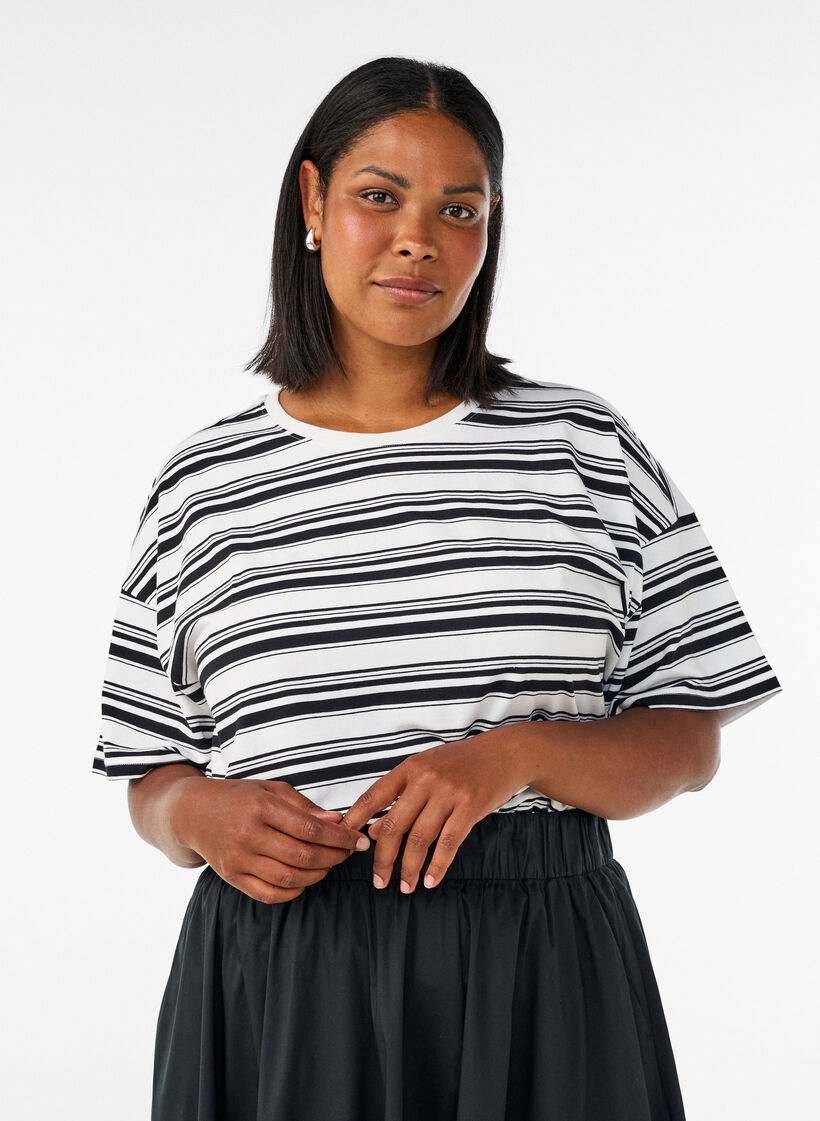 Boxy T-shirt med stribet m&oslash;nster, Sort, Model image number 0