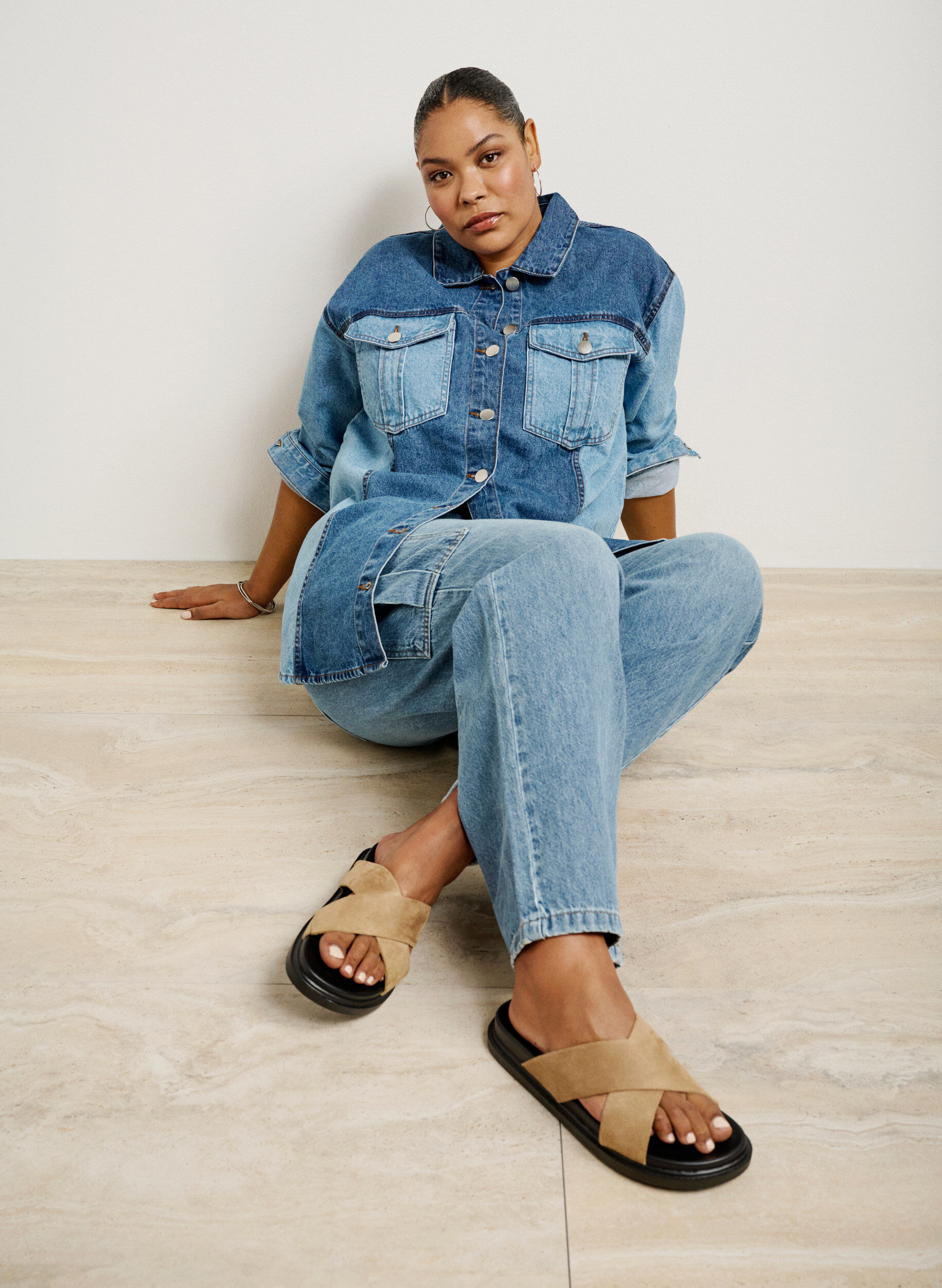 Zizzi Wide fit - Sandal i imiteret ruskind med krydsremme, Woodsmoke, Image image number 0