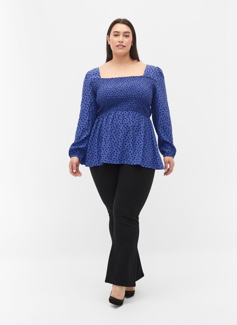 Prikket viskosebluse med smock, R.Blue w. Black Dot, Model image number 2