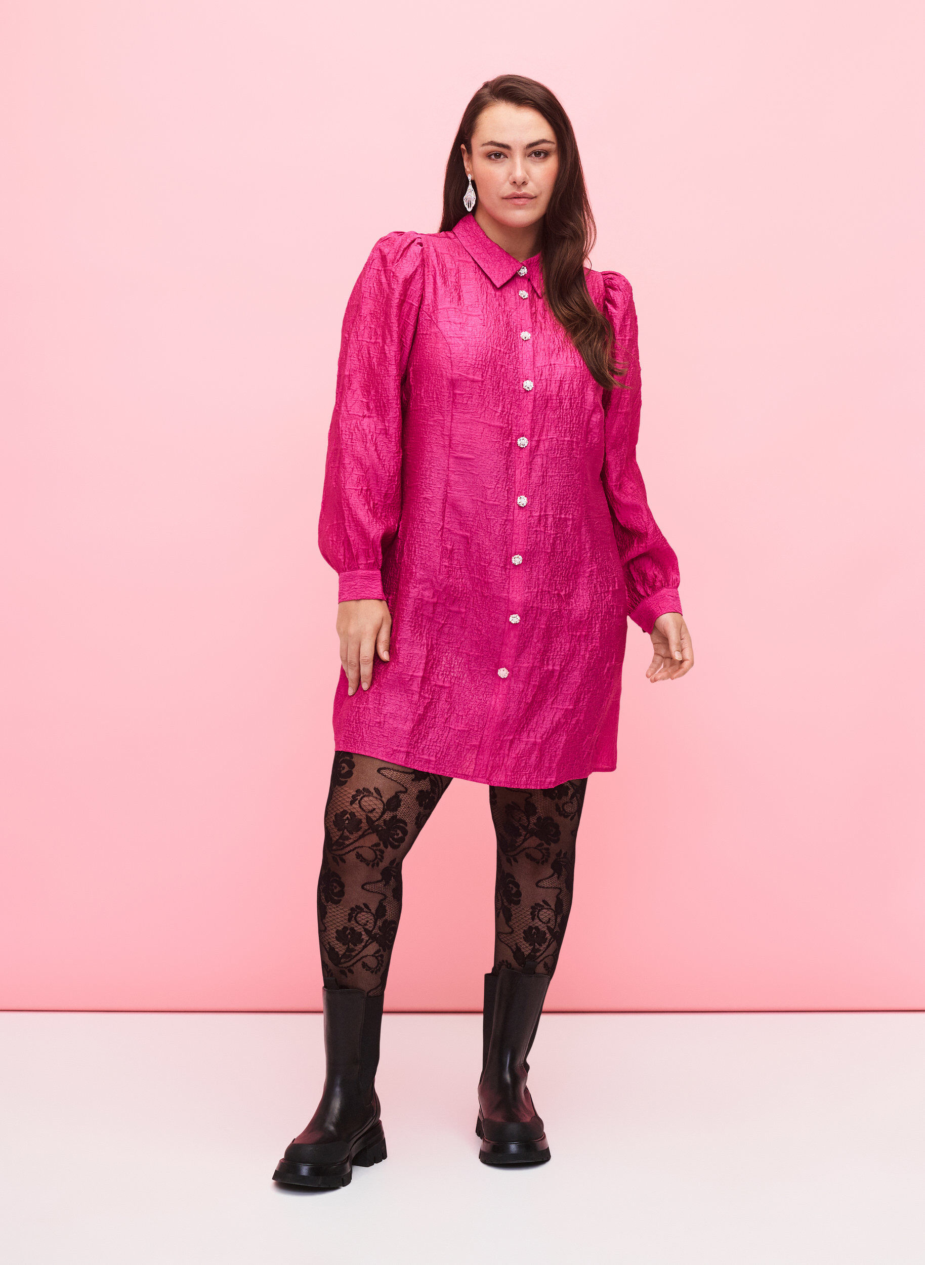 Zizzi Skjortekjole med tekstur og perleknapper, Cactus Flower, Model image number 3