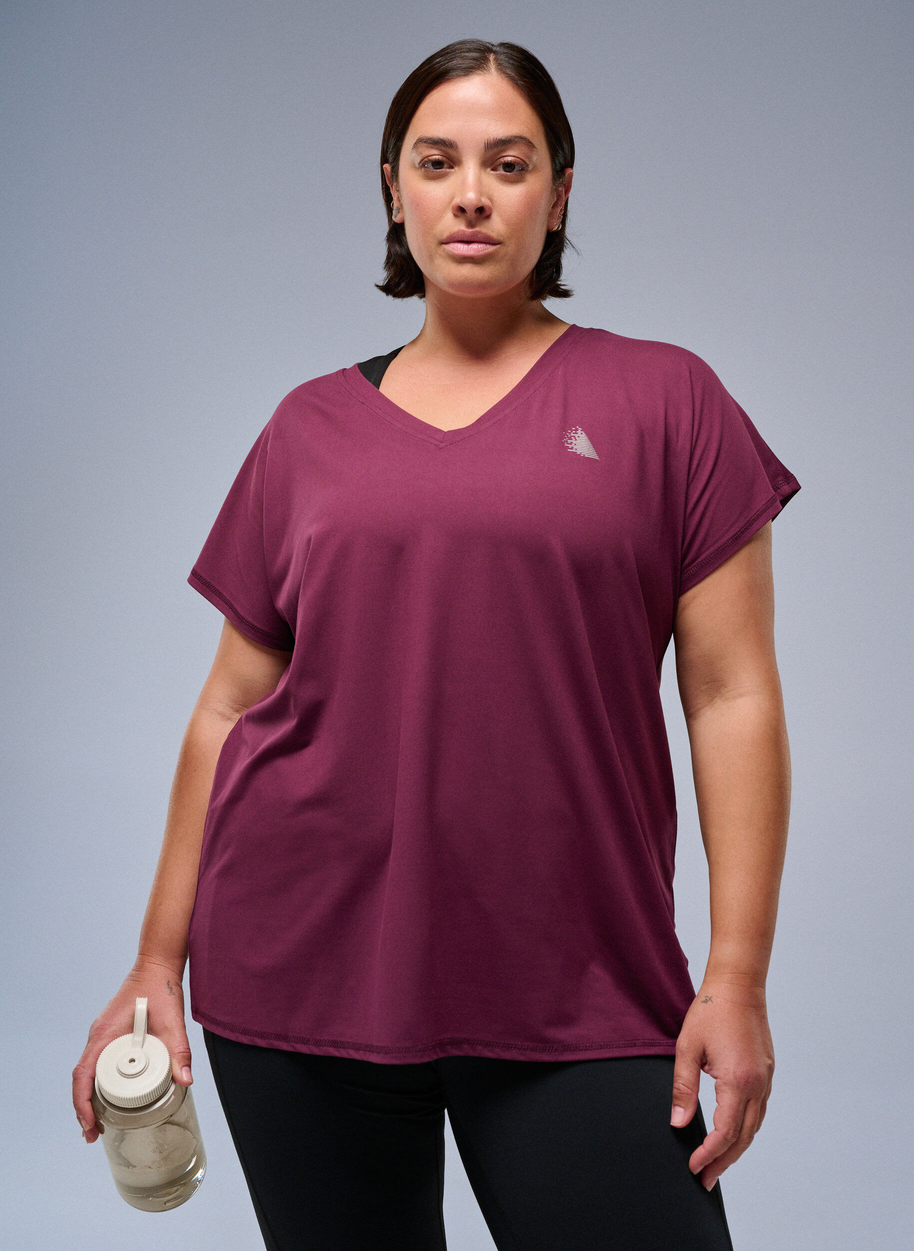 ZizziL&oslash;s tr&aelig;nings t-shirt med v-hals, R&oslash;d, Image image number 0