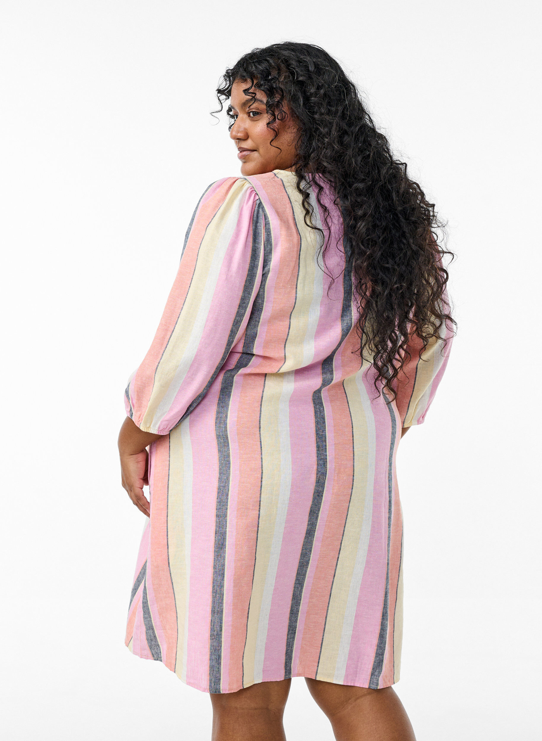 Zizzi Kort kjole i h&oslash;r og viskose med 3/4 &aelig;rmer, Gul, Model image number 2