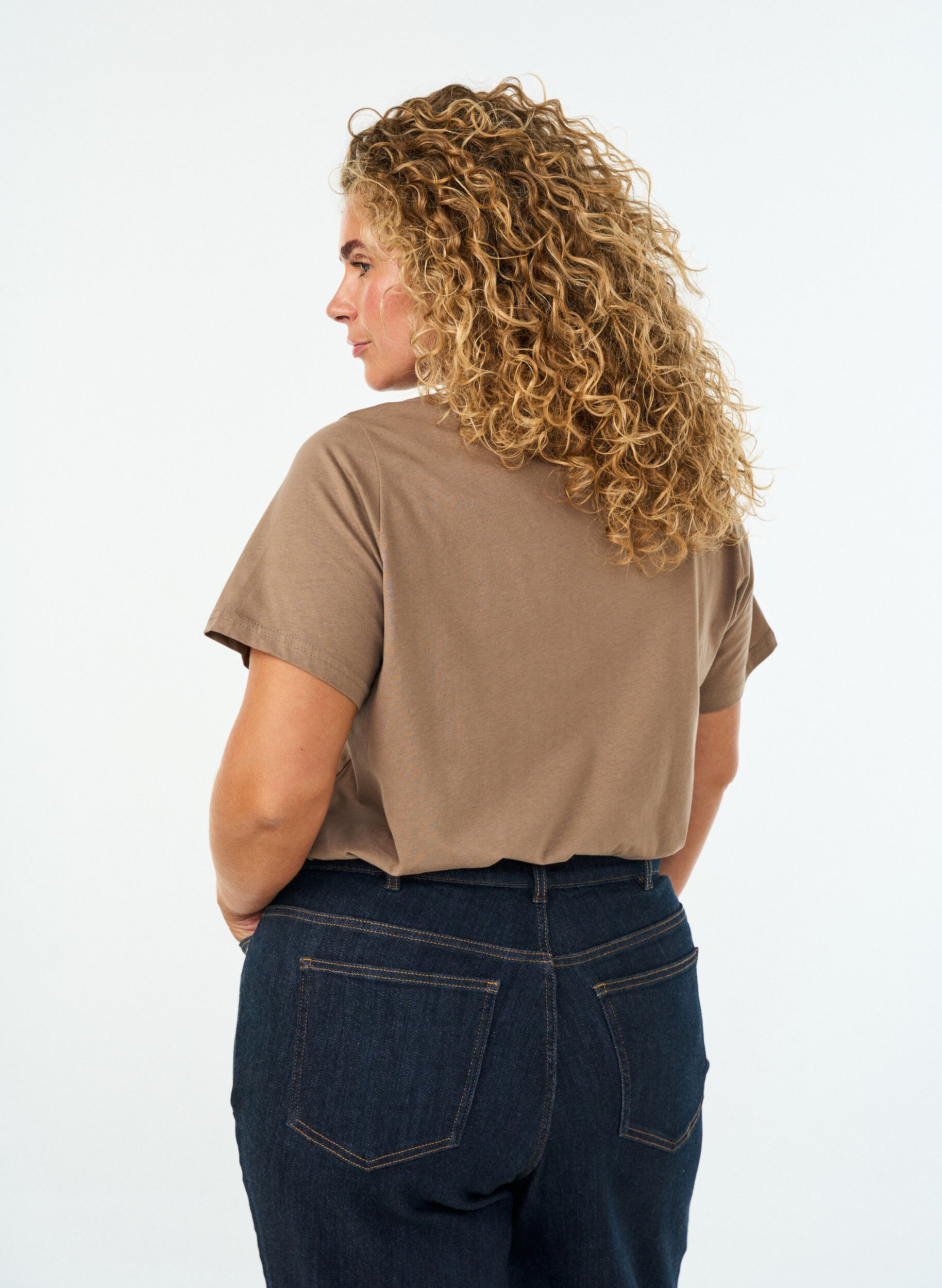 ZizziT-shirt i bomuld med frontprint og V-hals, Brun, Model image number 2