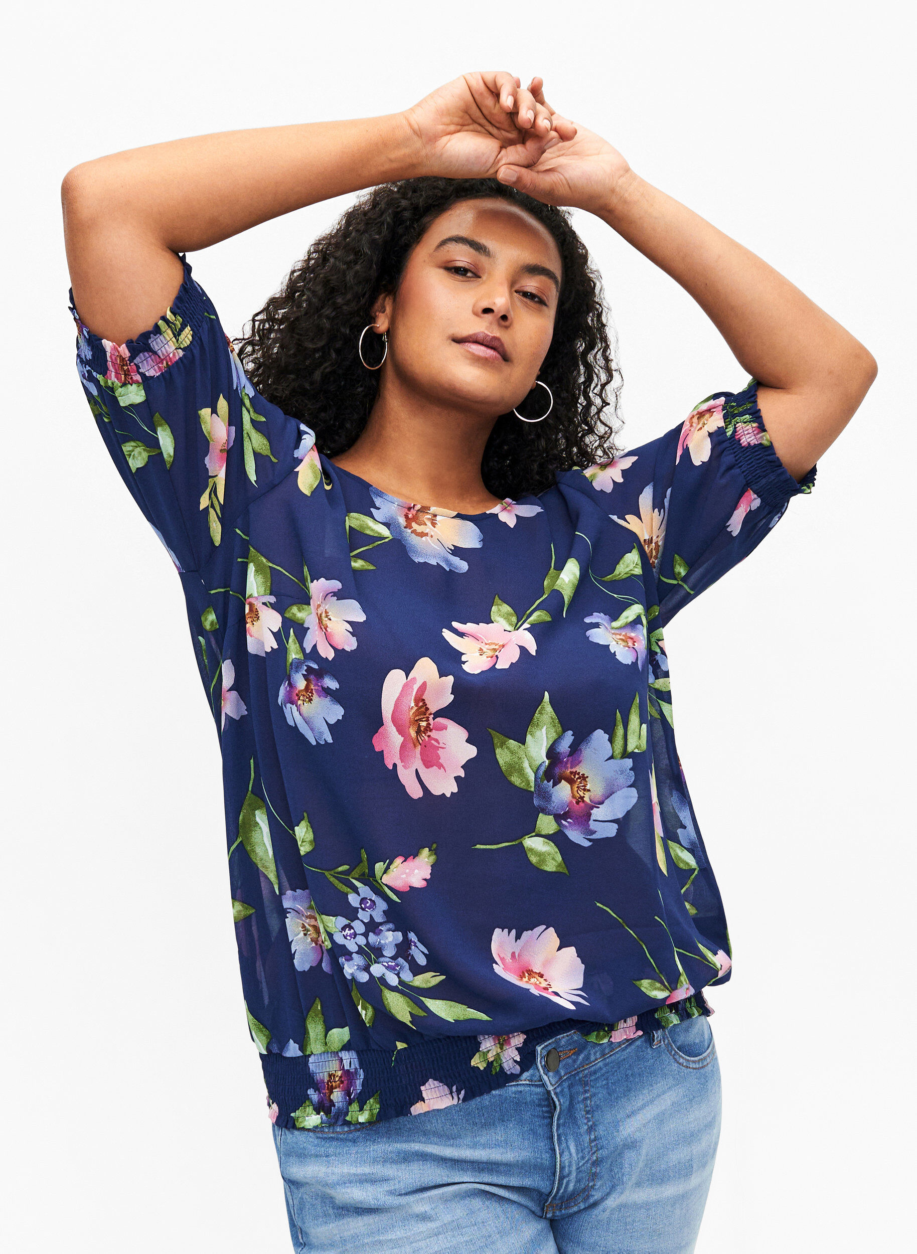 Zizzi Blomstret bluse med smock, Blueprint Flower AOP, Model image number 0