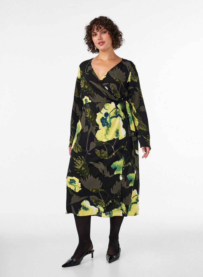 Blomstret sl&aring;-om-kjole i viskose med bindeb&aring;nd, Sort, Model image number 0