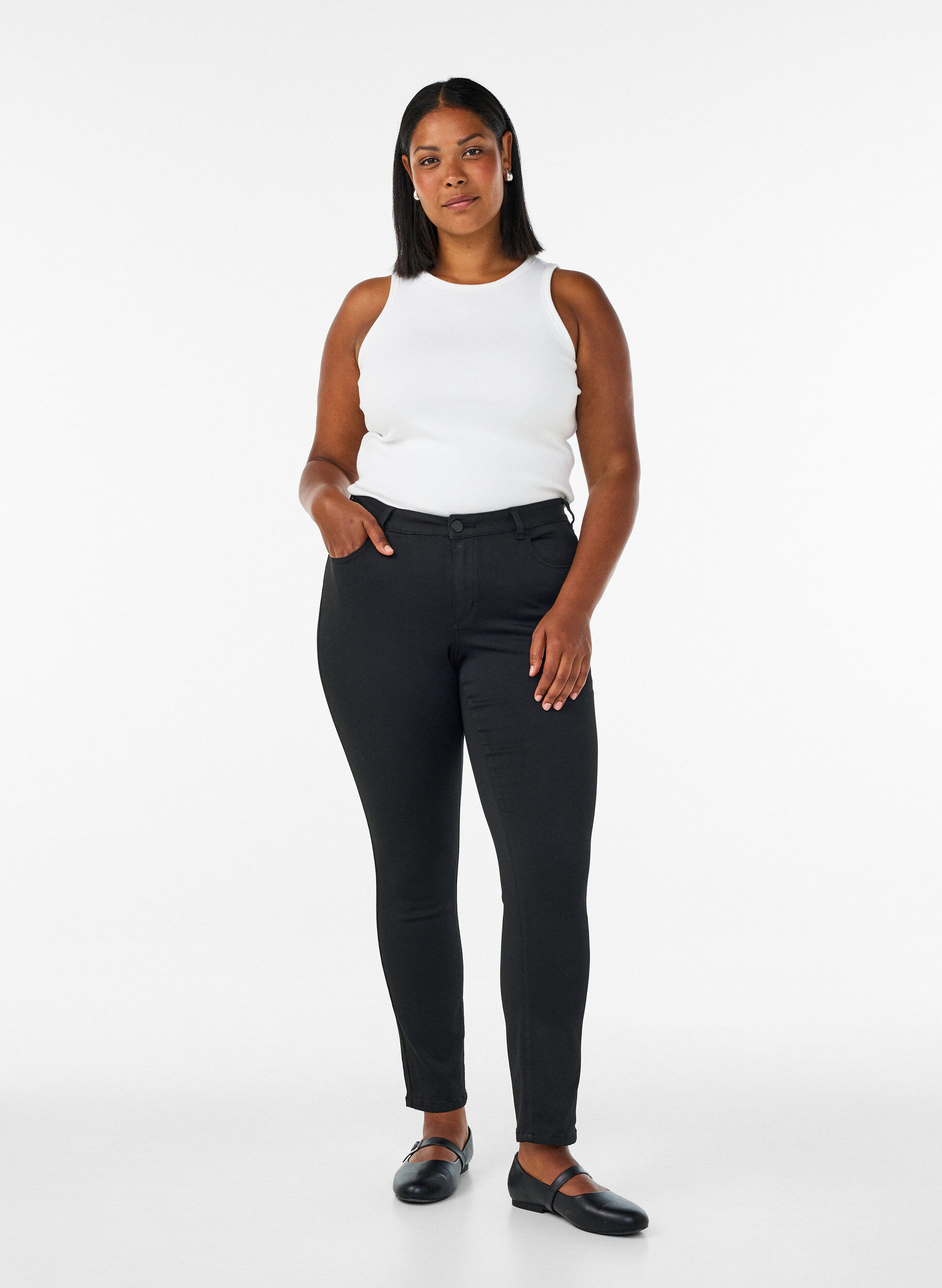 ZizziEmily Stay Black jeans med regul&aelig;r taljeh&oslash;jde, Sort, Model image number 0