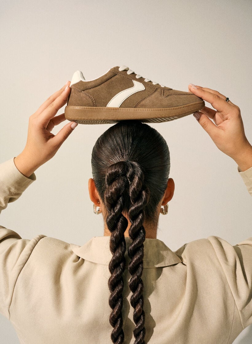 Sneakers i imiteret ruskind, Brun, Image