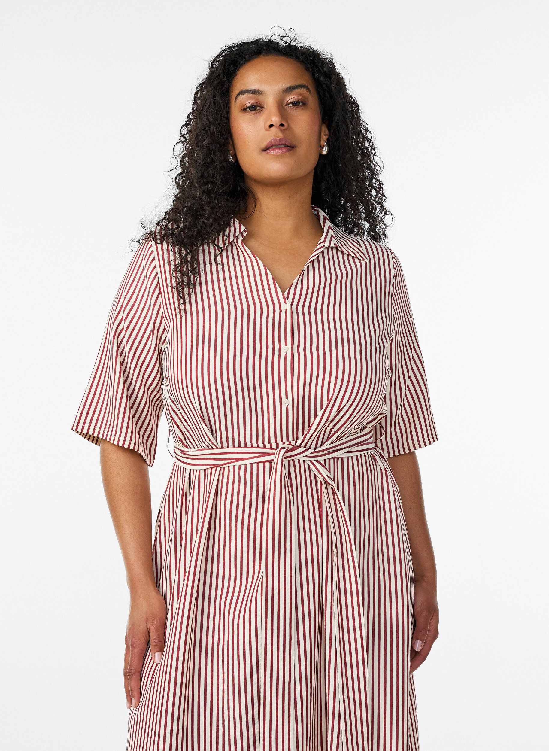 ZizziAnkellang skjortekjole med bindeb&aring;nd og striber, R&oslash;d, Model image number 2