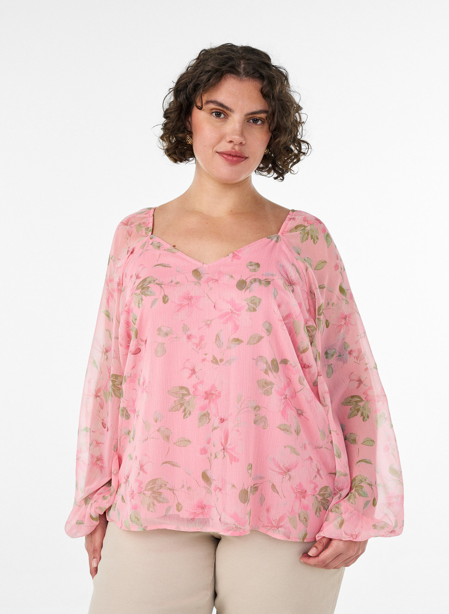 ZizziChiffonbluse med blomster og lange &aelig;rmer , Lyser&oslash;d, Model image number 0
