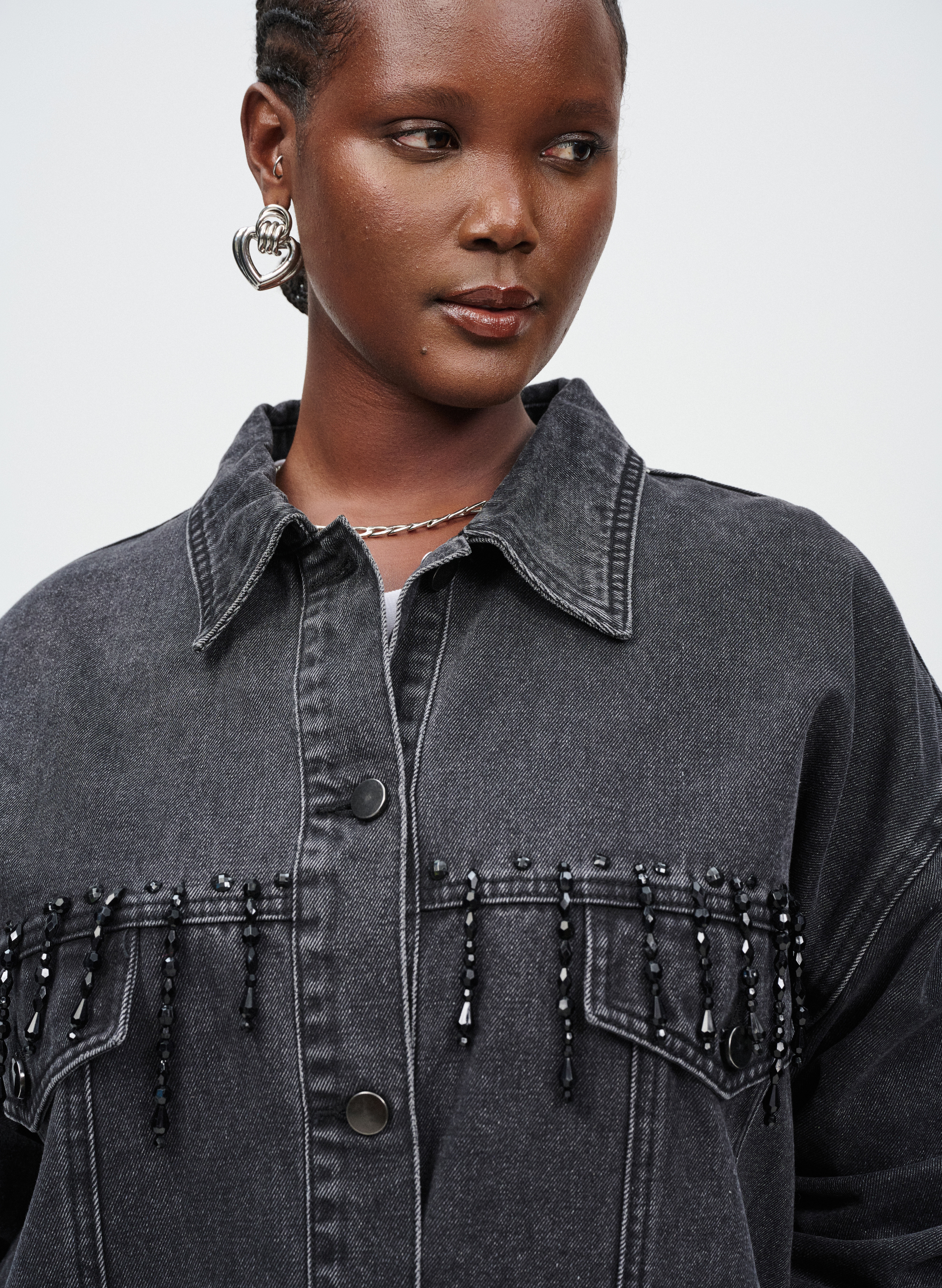 Zizzi Denim jakke med perle-frynser, , Model