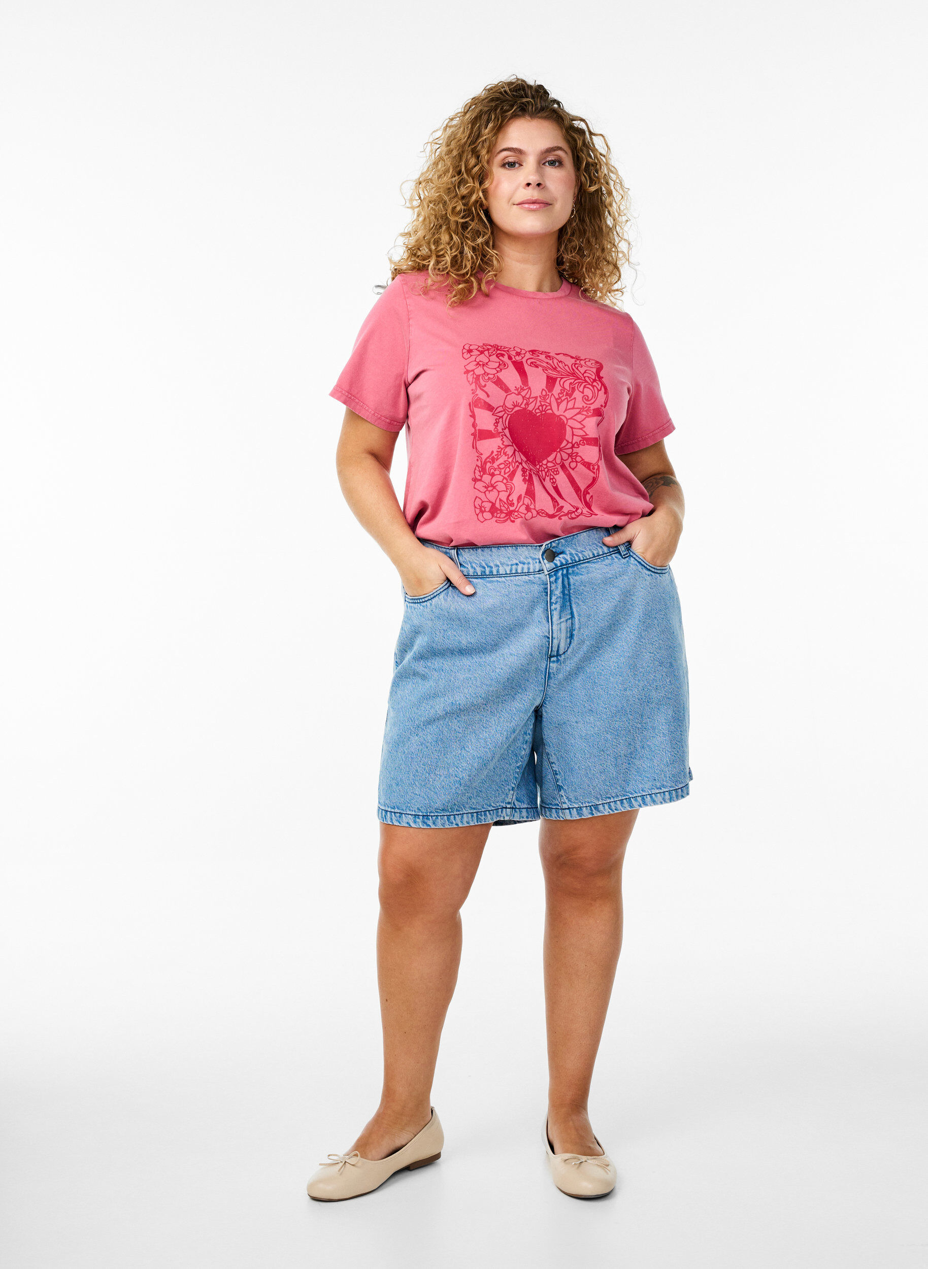 Zizzi L&oslash;se denimshorts med h&oslash;j talje, Bl&aring;, Model image number 1
