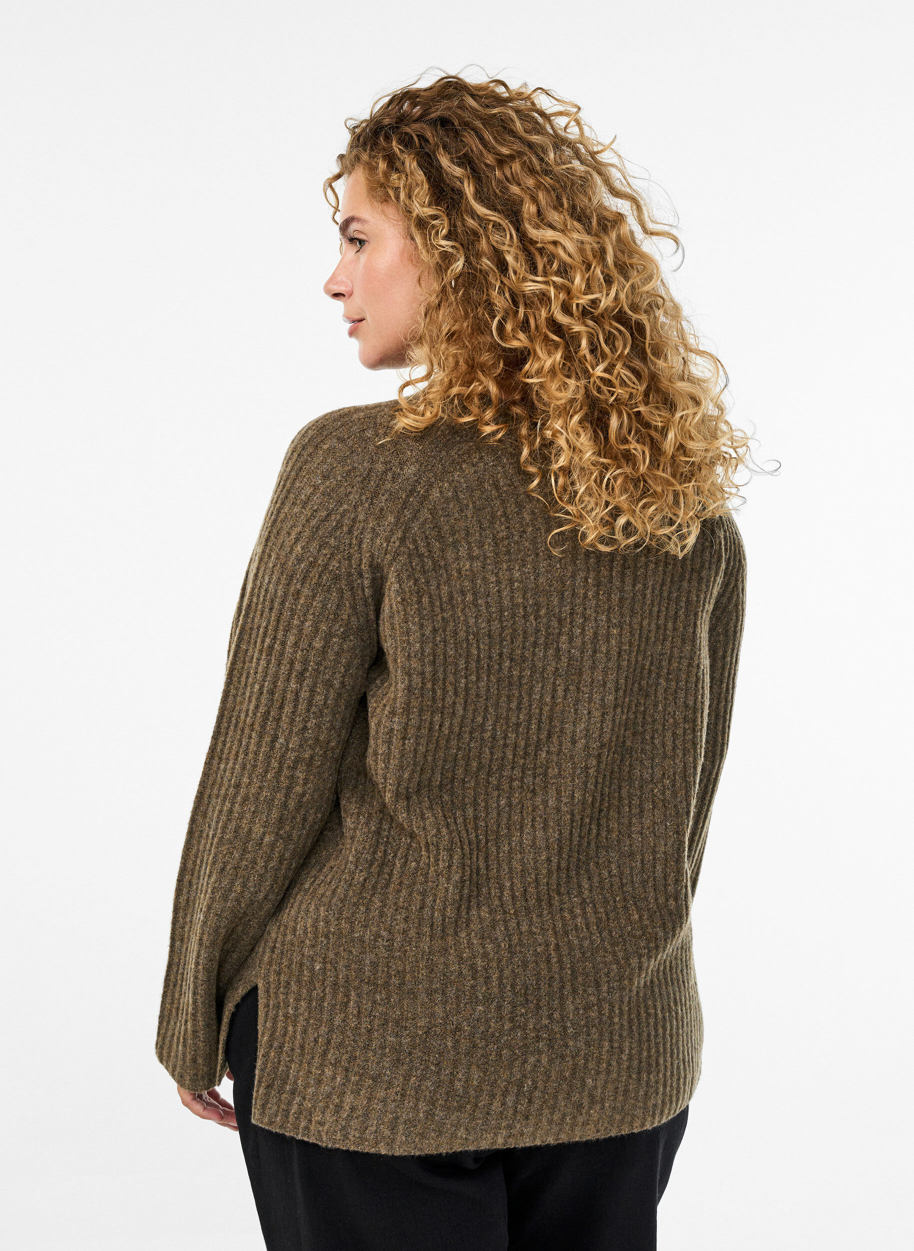 Zizzi Ribstrikket sweater med dekorative knapper, Brun, Model image number 2