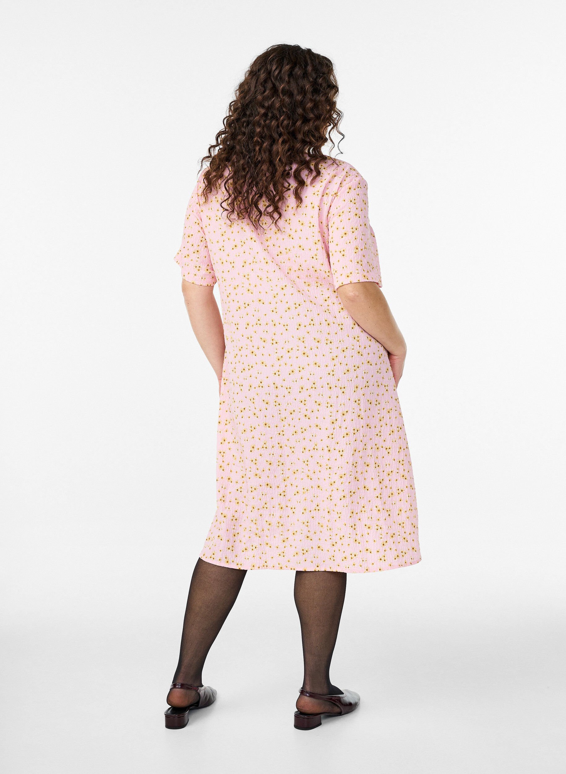 Zizzi FLASH - Kort&aelig;rmet kjole med V-hals, Lyser&oslash;d, Model image number 1