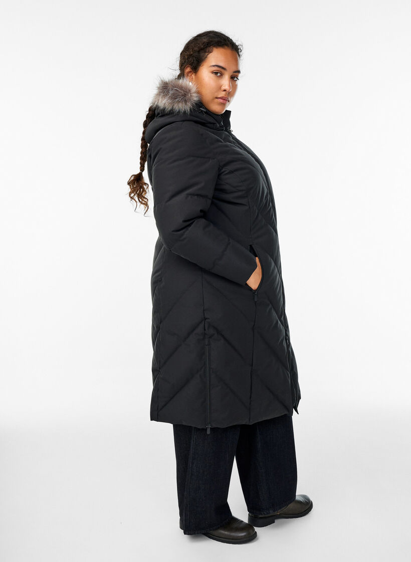 Lang vinterjakke med h&aelig;tte og imiteret pelskrave, Sort, Model image number 1