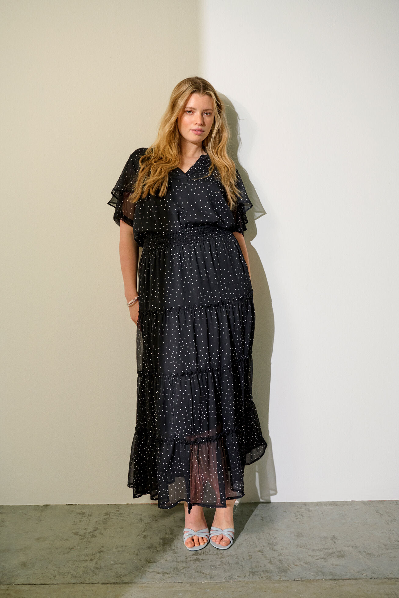 Sort s&aelig;t med prikker, , Model