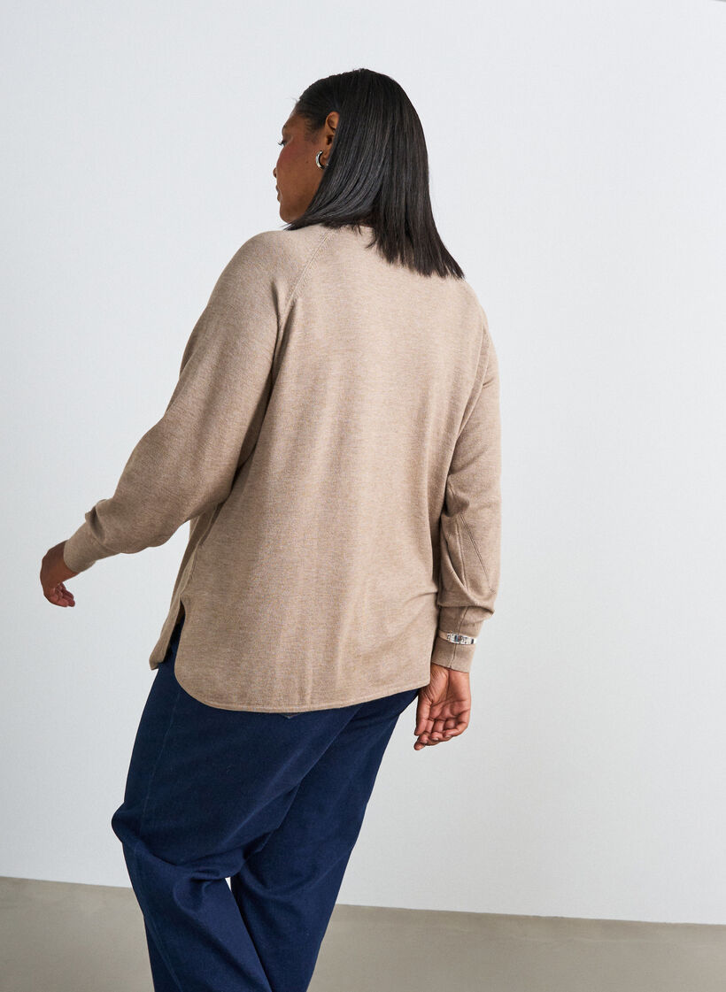 Strikbluse med rund hals og strikket m&oslash;nster, Beige, Model image number 2