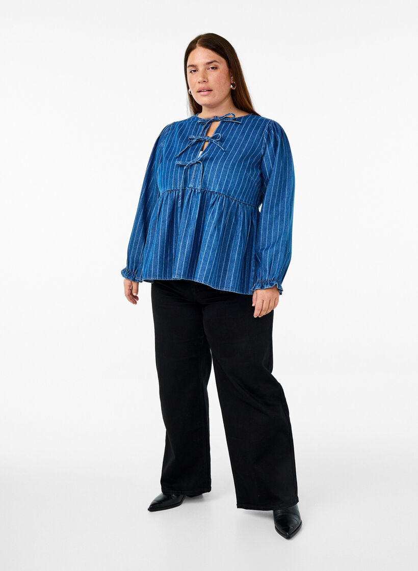 Stribet denimbluse med bindebånd foran, Blå, Model image number 1