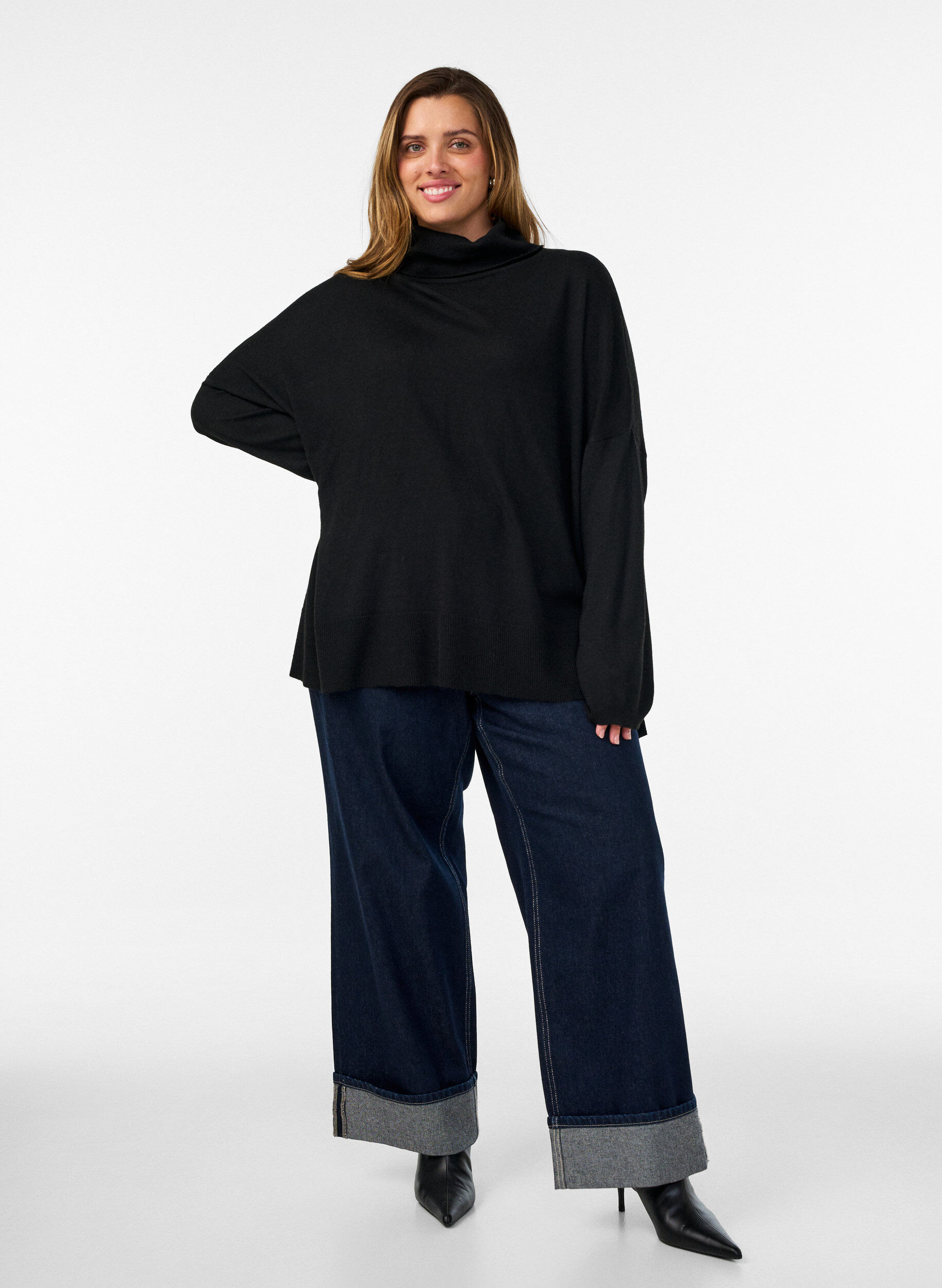 ZizziStrikbluse med rullekrave og l&oslash;s pasform, Sort, Model image number 1
