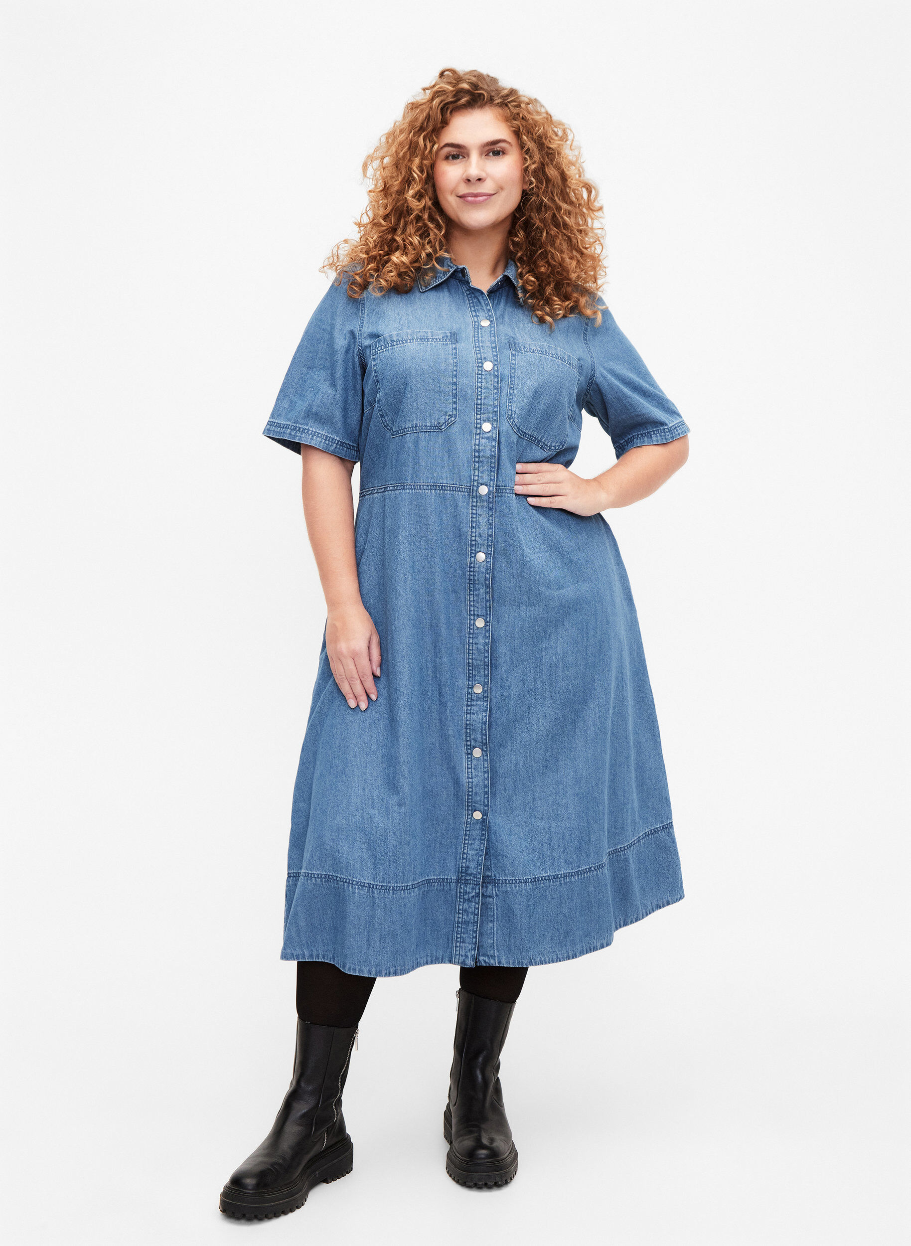 Zizzi Denim skjortekjole med korte &aelig;rmer , Bl&aring;, Model image number 1
