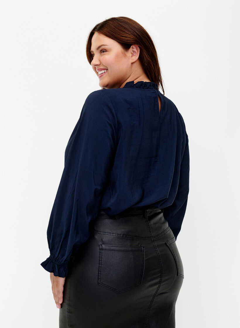 Langærmet viskosebluse med flæser, Total Eclipse, Model image number 1