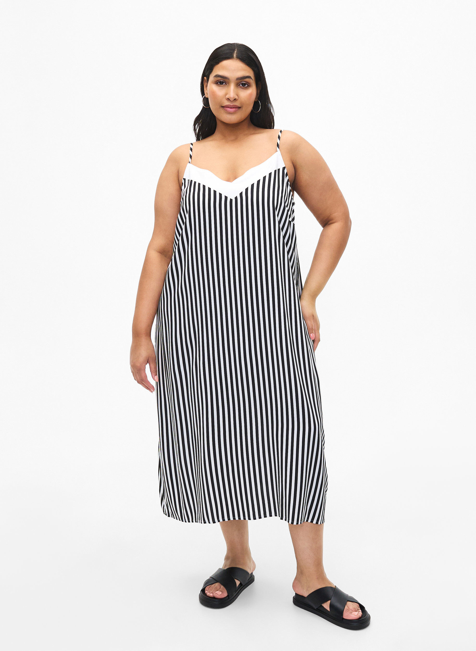 Zizzi FLASH - Stribet stropkjole i viskose, Black White Stripe, Model image number 0