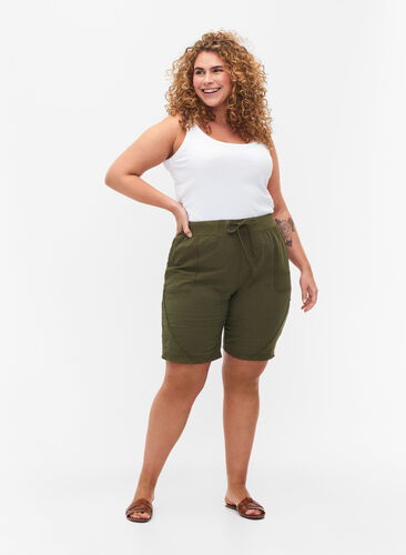 Løse shorts i bomuld med lommer, Ivy Green, Model image number 4