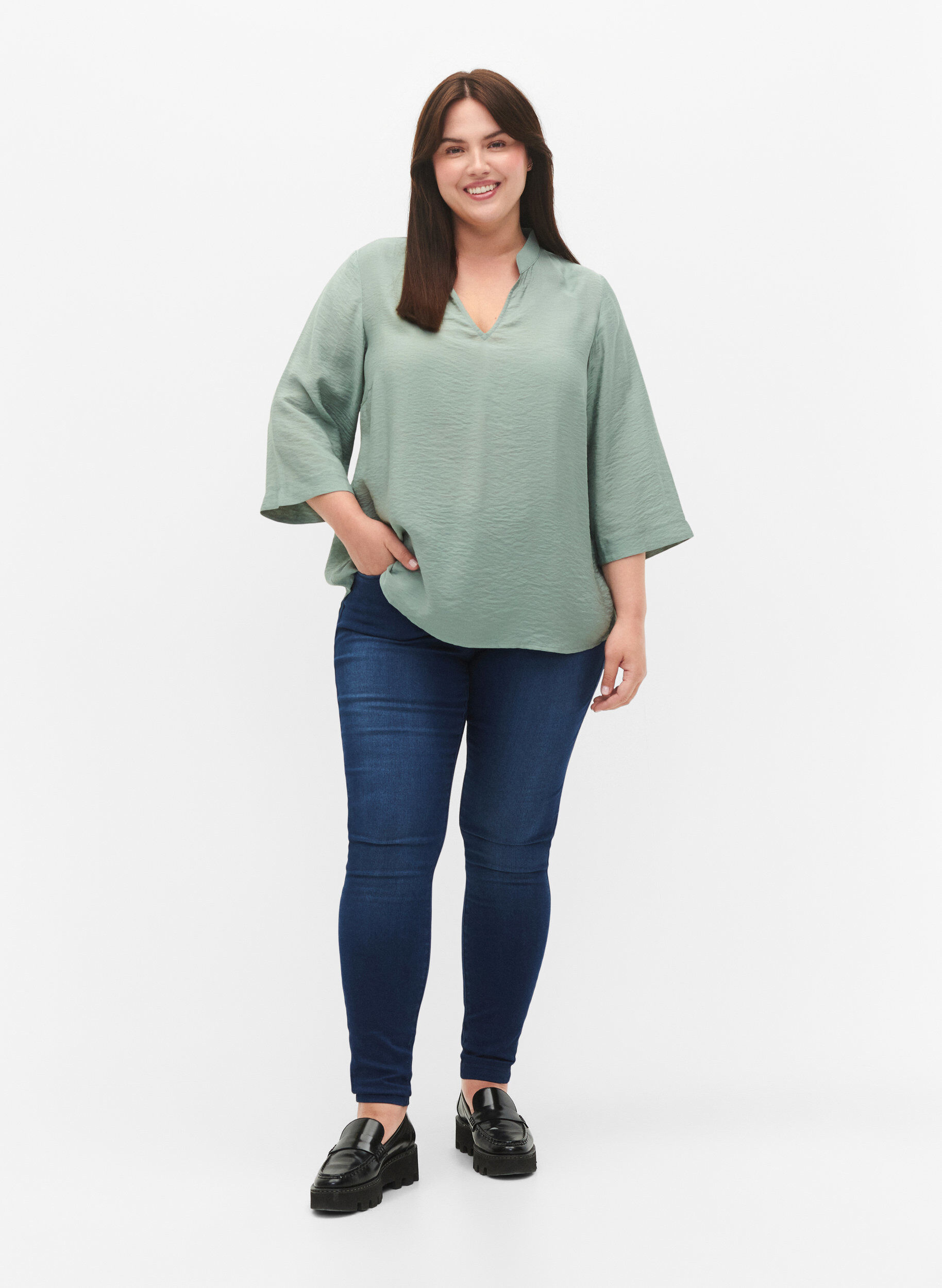 Zizzi Ensfarvet bluse med 3/4 &aelig;rmer, Chinois Green, Model image number 2