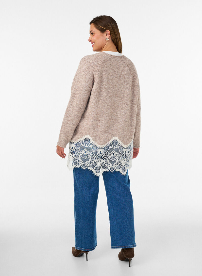 Strikbluse med raglan&aelig;rmer og bred blondekant, Beige, Model image number 2